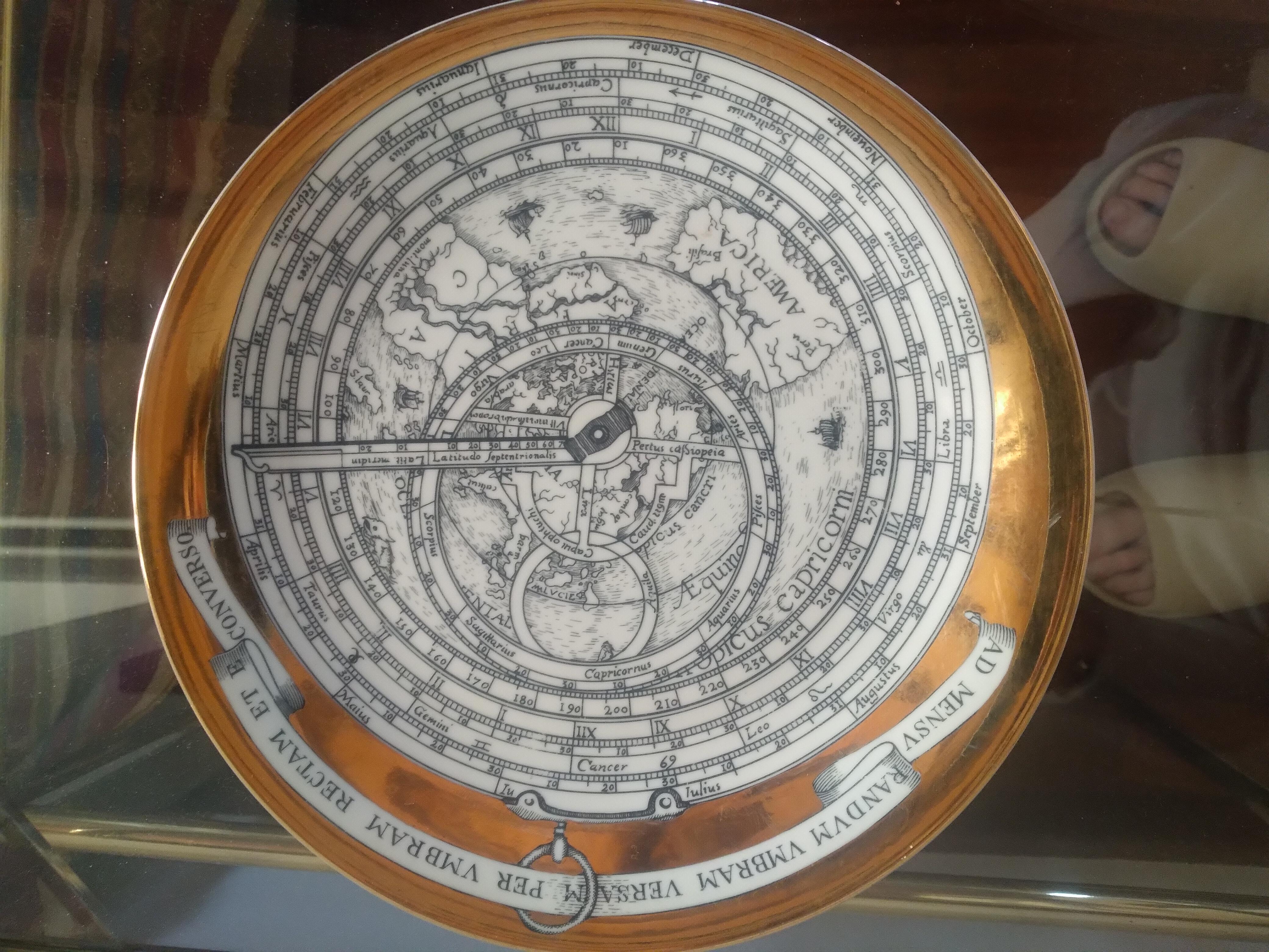 Doré P.Fornasetti 1965 Plaque de la série Astrolabio en vente