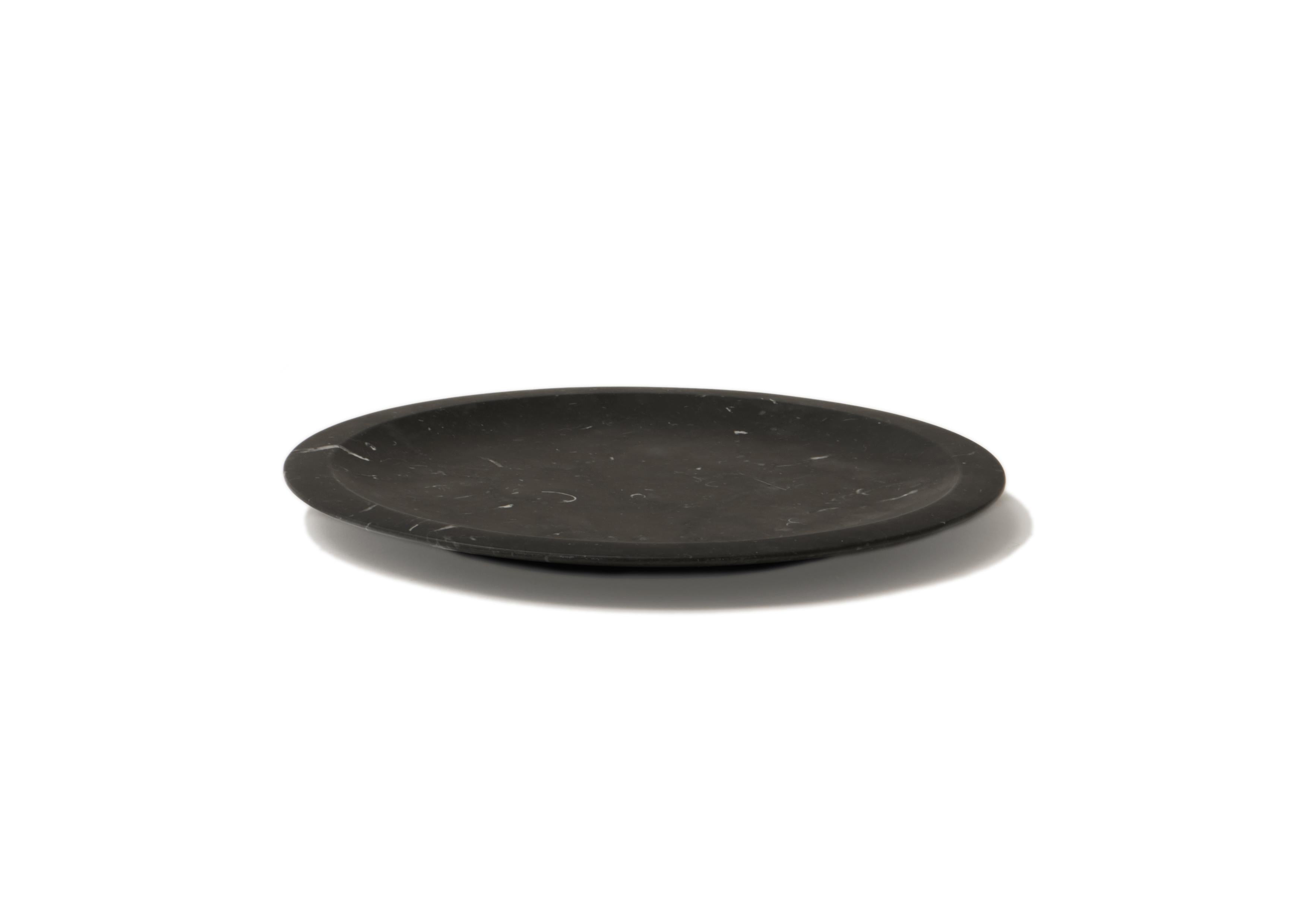 Piatto Piano #1 - dining plate - Black by Ivan Colominas
Materia e Tavola Collection
Dimensions: 25 x 2 cm
Materials: Nero Marquinia
Also Available: Bianco Michelangelo / Bianco Carrara.

The collection is a tribute to one of Italy’s great