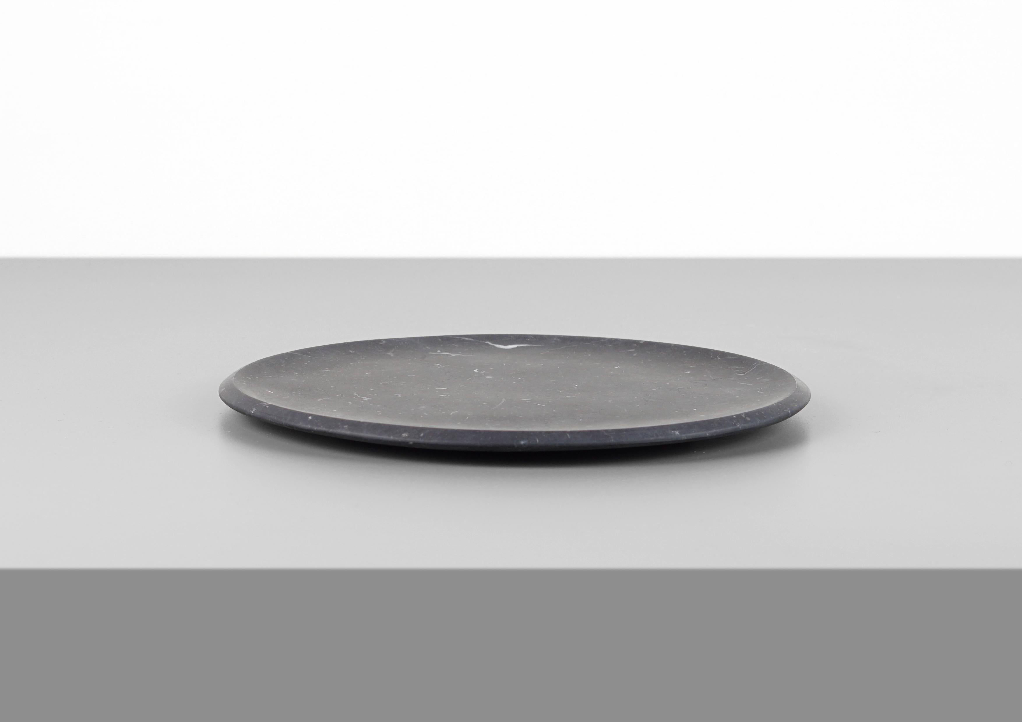 Piatto piano #3 - Side plate - Black by Ivan Colominas
Materia e Tavola Collection
Dimensions: 19 x 1.2 cm
Materials: Nero Marquinia
Also available: Bianco Michelangelo / Bianco Carrara.

The collection is a tribute to one of Italy’s great