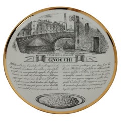 Piatto Piero Fornasetti Specialità Milanesi Italia Anni '60 '70