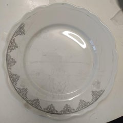Assiette en porcelaine française peinte à la main