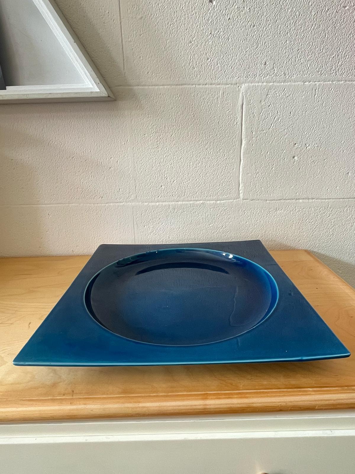 italien Piatto quadrato in ceramica smaltata blu, Italia, 1970s en vente