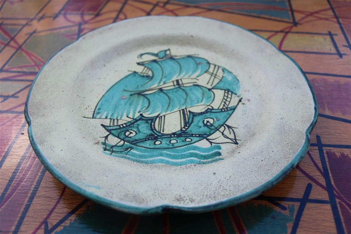 Plato redondo de Avallone Vietri con decoración central de los años 50 con velero en Bueno estado para la venta en Palermo, Sicily