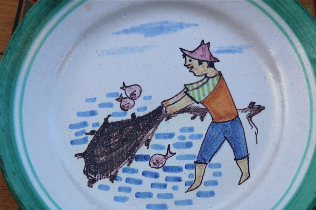 Mid-Century Modern Round Plate Vietri C.A.S.  1950 with fisherman figures Made in Italy For Sale
