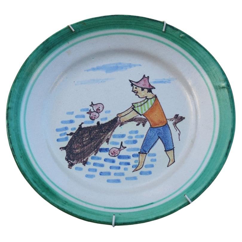 Plato redondo Vietri C.A.S.  1950 con figuras de pescadores Fabricado en Italia