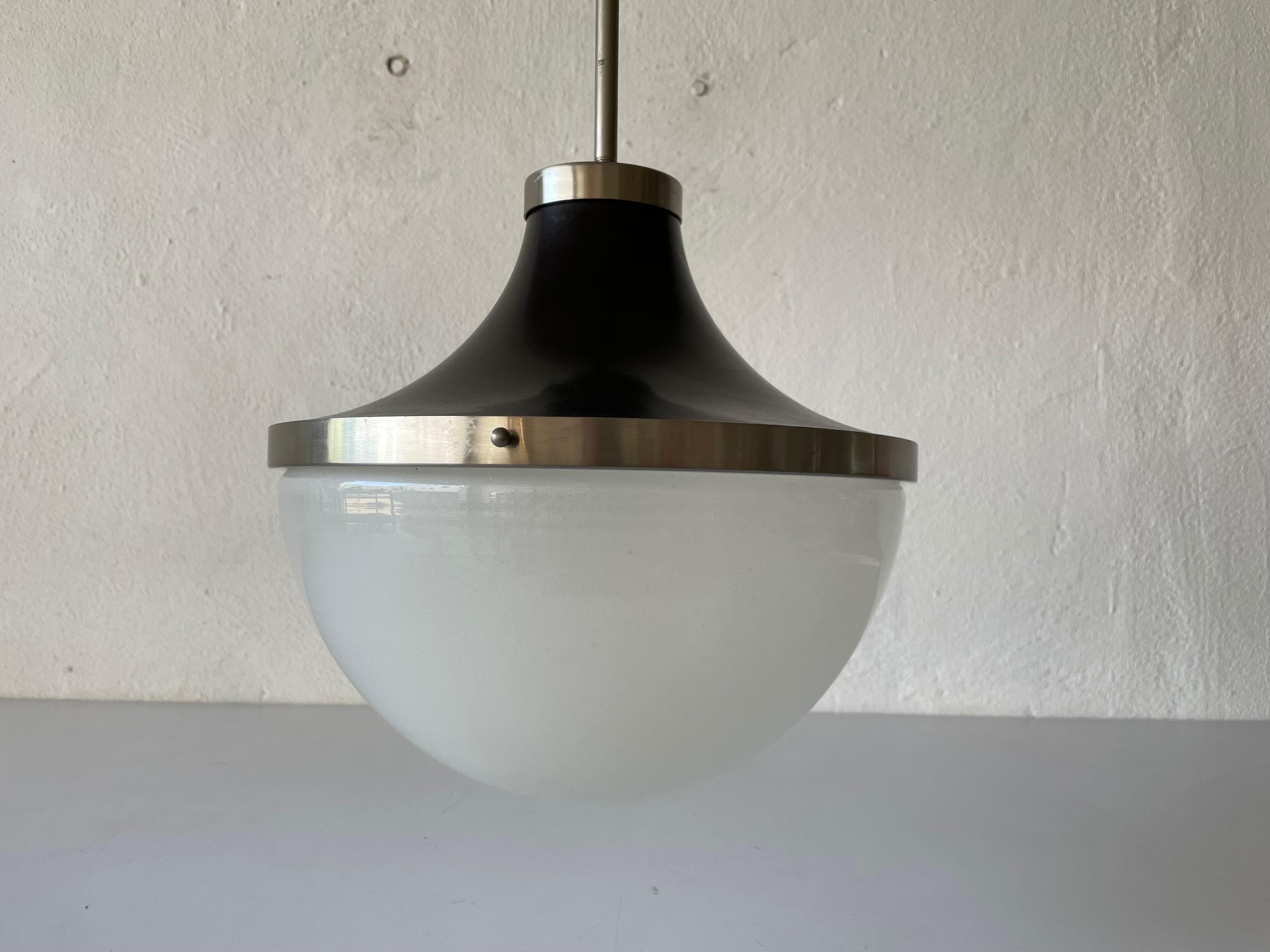 Picaro Model suspension light by Sergio Mazza for Artemide, 1960s, Italy

Lampshade is in very good vintage condition.
Original canopy.
Painted aluminum, raw aluminum and clear sandblasted glass.

This lamp works with E27 light bulb. Max