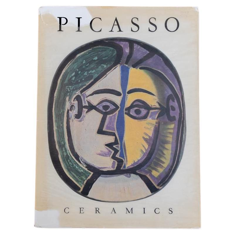 Livre portfolio des plaques en céramique de Picasso  en vente