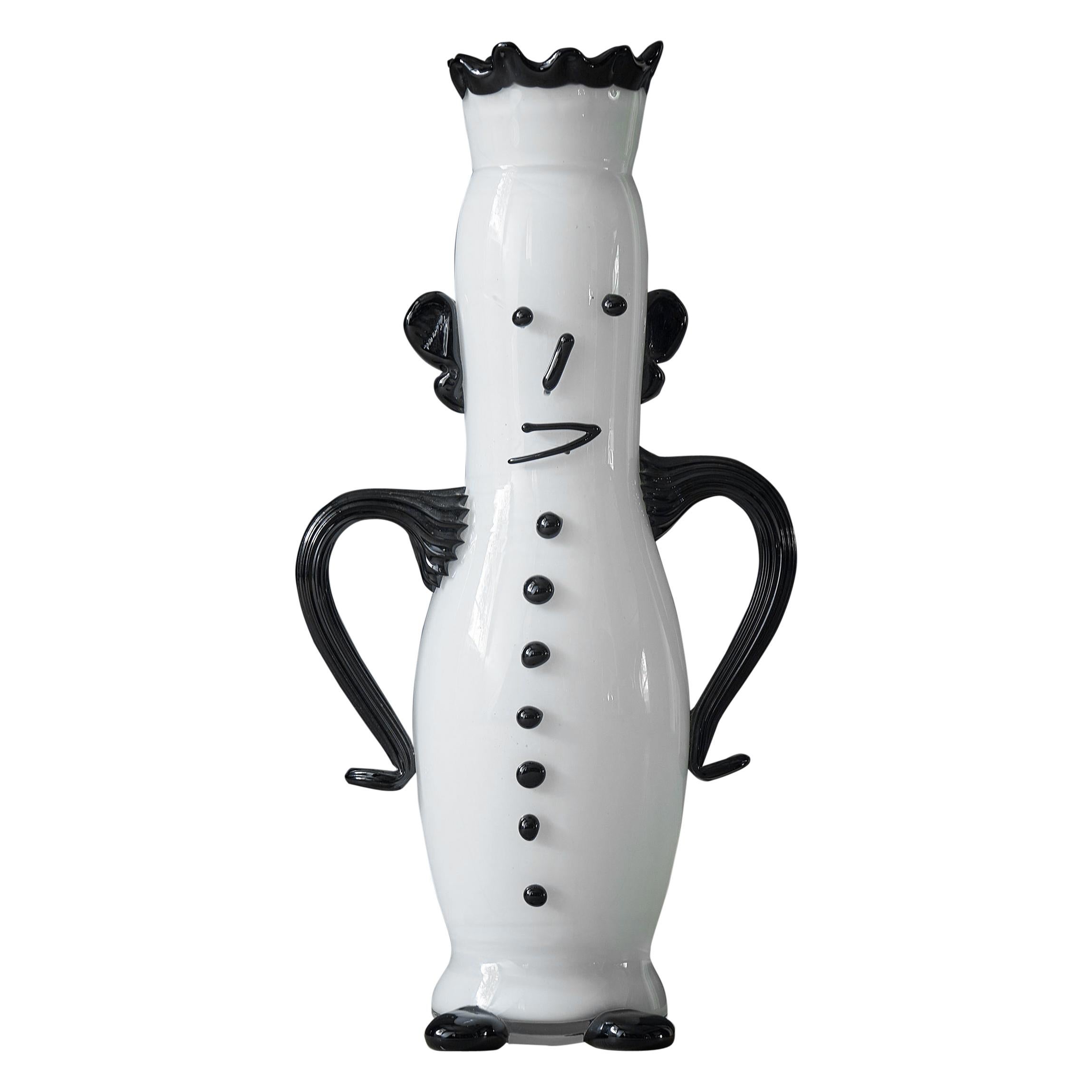 Le porteur d'eau, un vase figuratif en verre conçu par Pablo Picasso, par Aldo Bon en vente