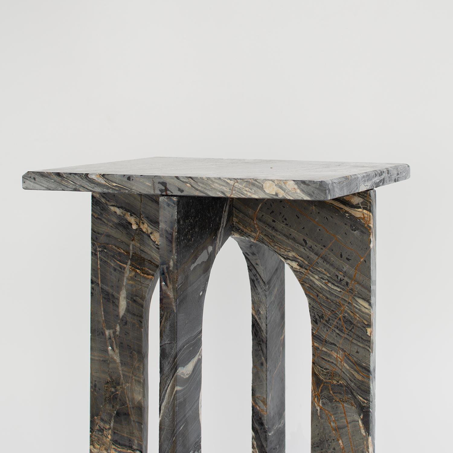 Moderne Table d'appoint «BOND » en marbre de Picasso en vente