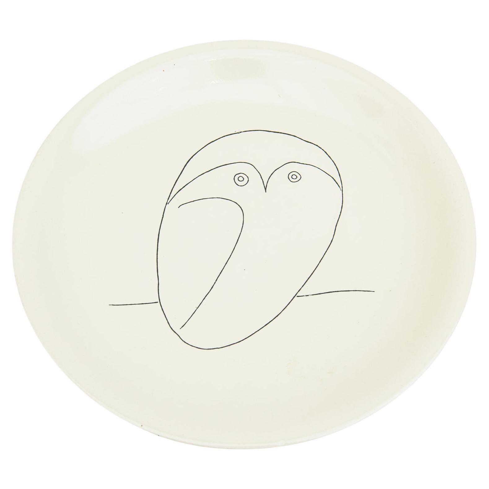 Assiette en porcelaine signée par Picasso représentant un hibou - Modernité de milieu de siècle