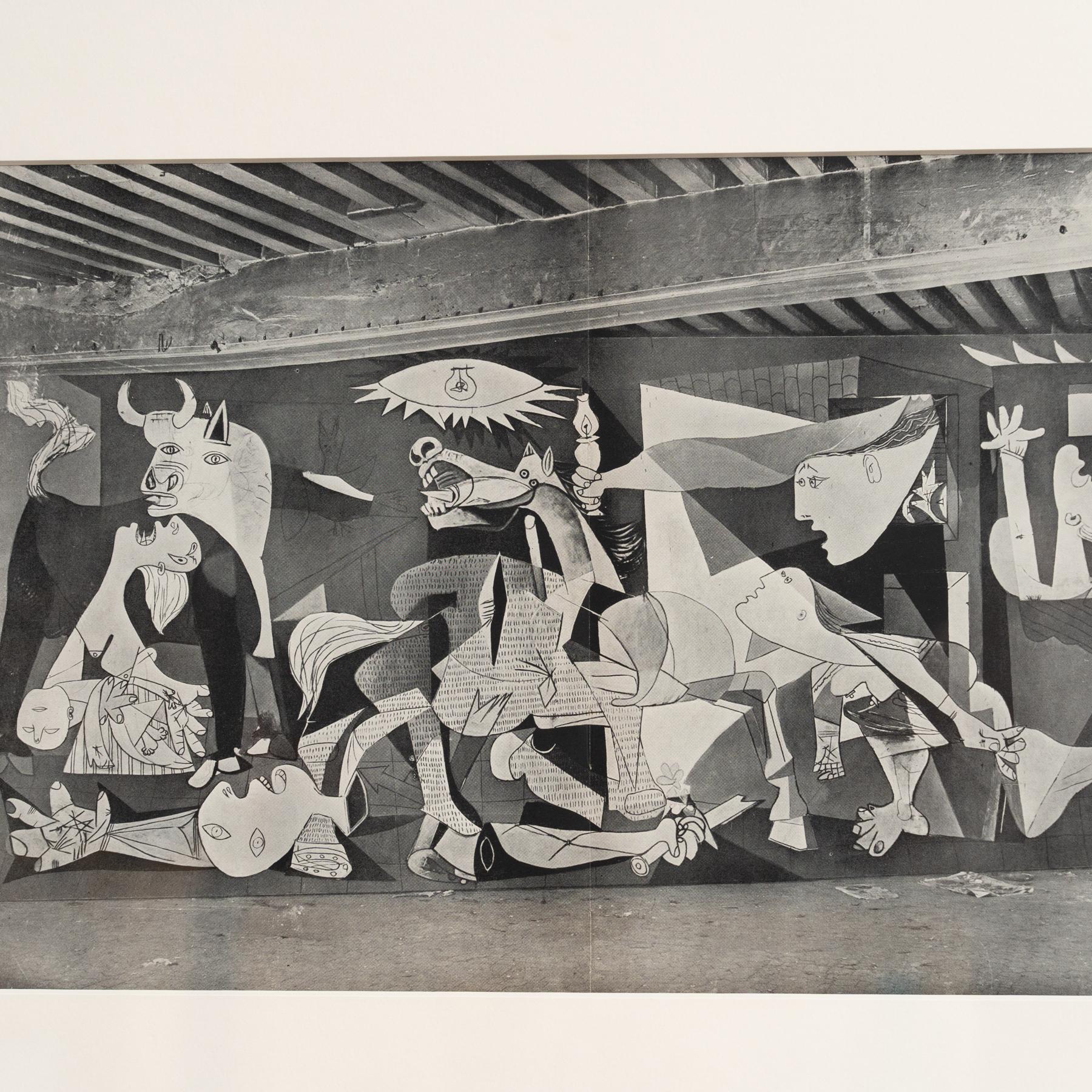 Milieu du XXe siècle Guernica de Verve, photographe de Dora Maar en vente