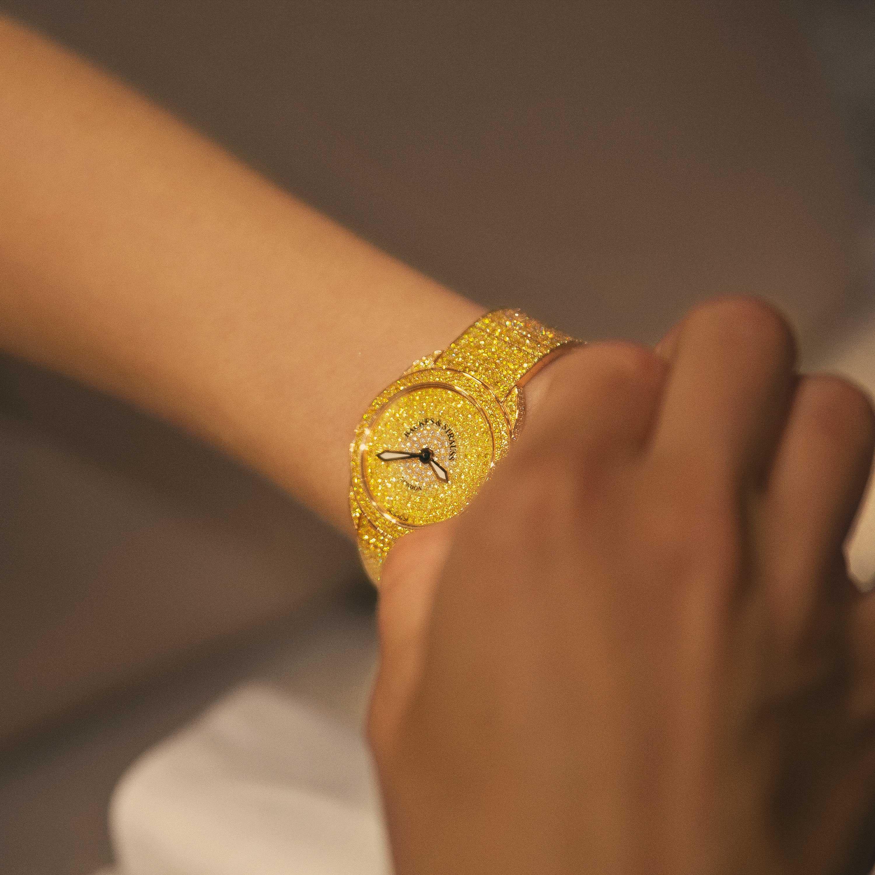 Women's Piccadilly Renaissance Ballerina Jonquil 33 Luxury Diamond Watch for Women For Sale