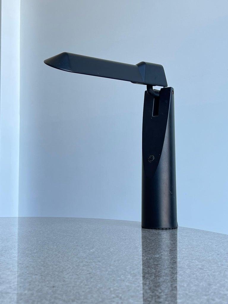 Picchio table lamp by the Japanese designer Isao Hosoe and manufactured by Luxo Italiana in 1984.
Elegant and functional table lamp made of ABS. The upper part of the Picchio lamp is fully adjustable, it incloses an aluminium reflector and is