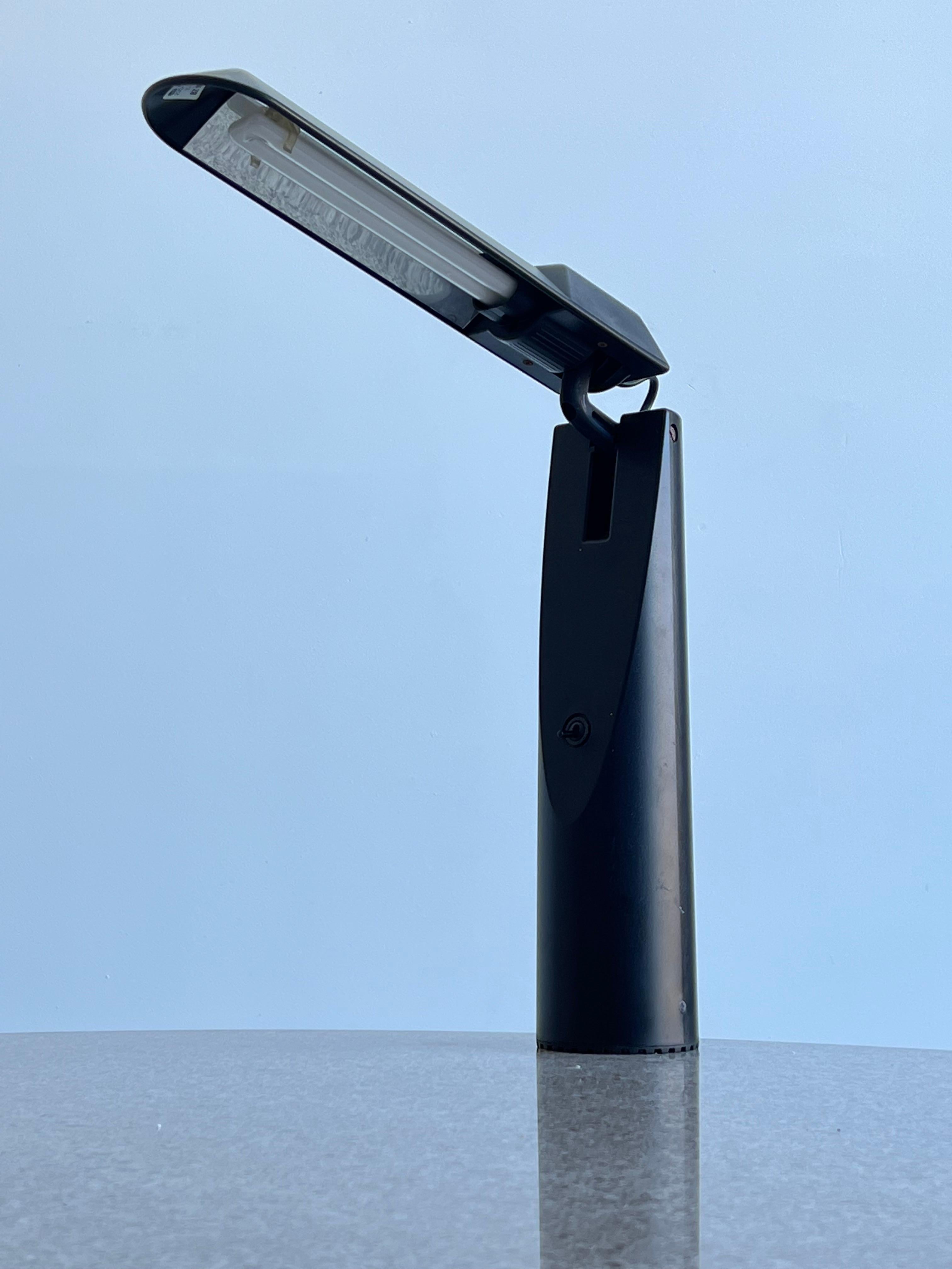 italien Lampe de bureau Picchio par Isao Hosoe pour Luxo Italiana en vente