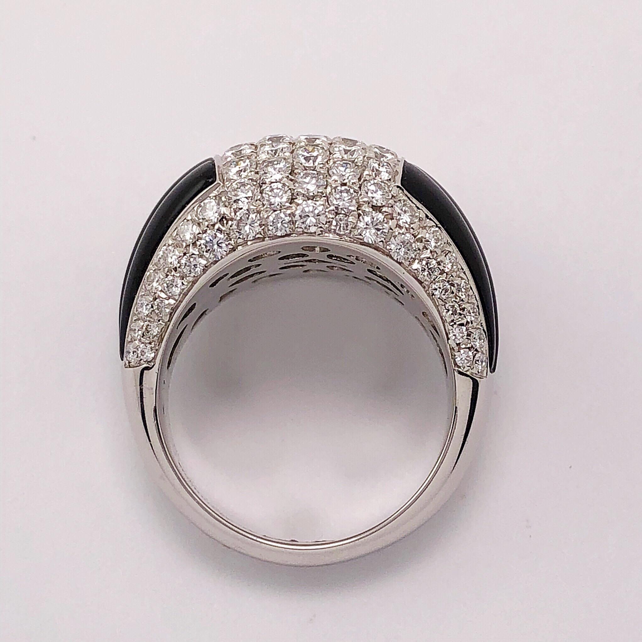 Picchiotti Ring aus 18 Karat Weißgold, 1,94 Karat Diamant und schwarzer Onyx (Rundschliff) im Angebot