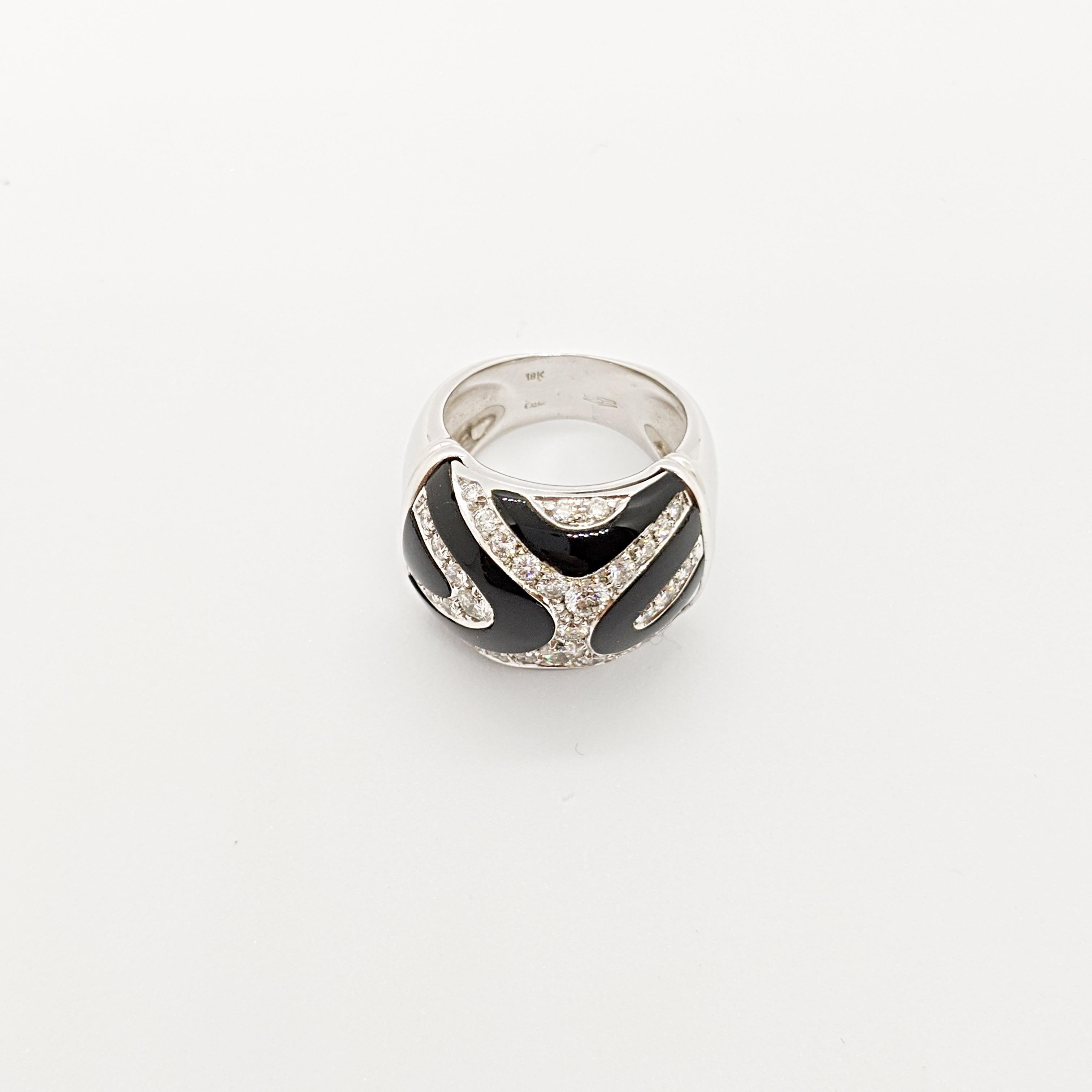 Taille ronde Picchiotti Bague en or blanc 18 carats avec motif tigre en onyx noir et diamants de 0,84 carat en vente