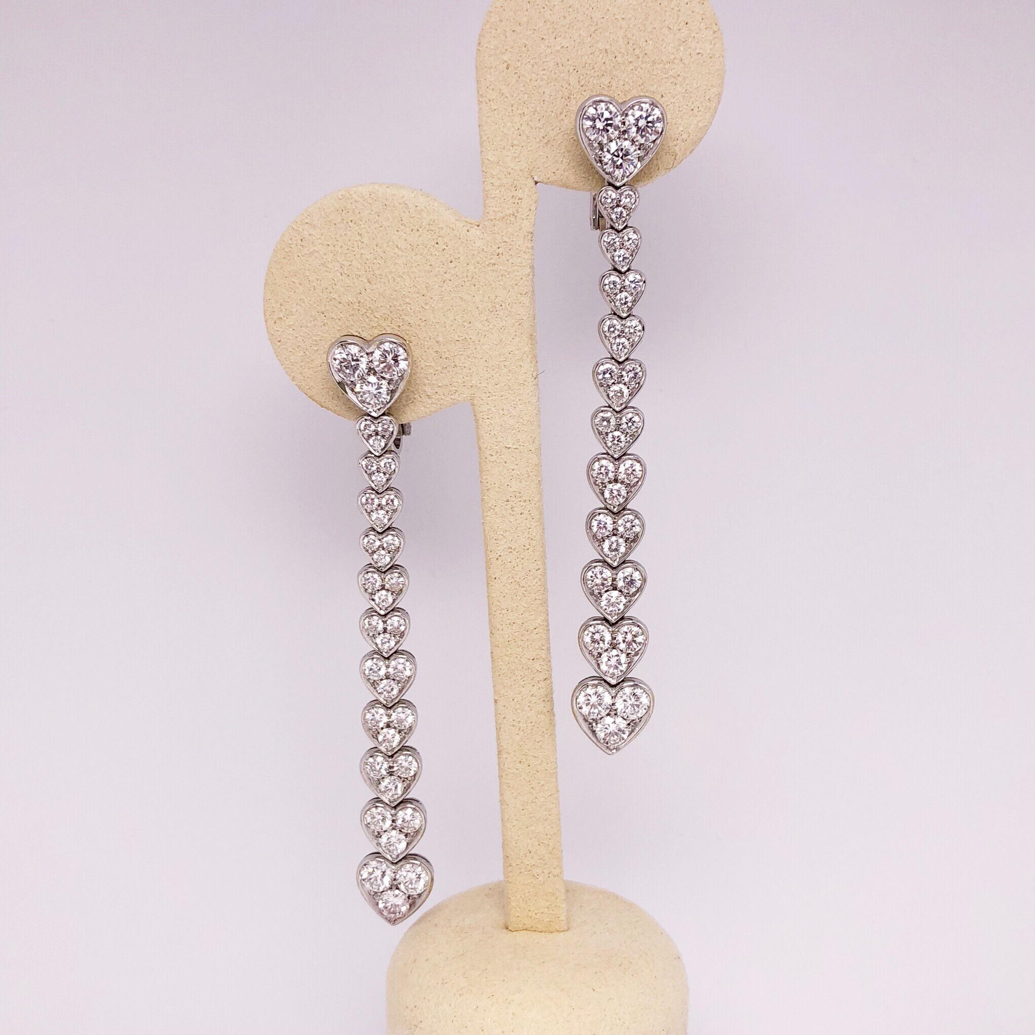 Moderne Picchiotti Boucles d'oreilles en goutte en or blanc 18 carats avec cœur en cascade de diamants en vente