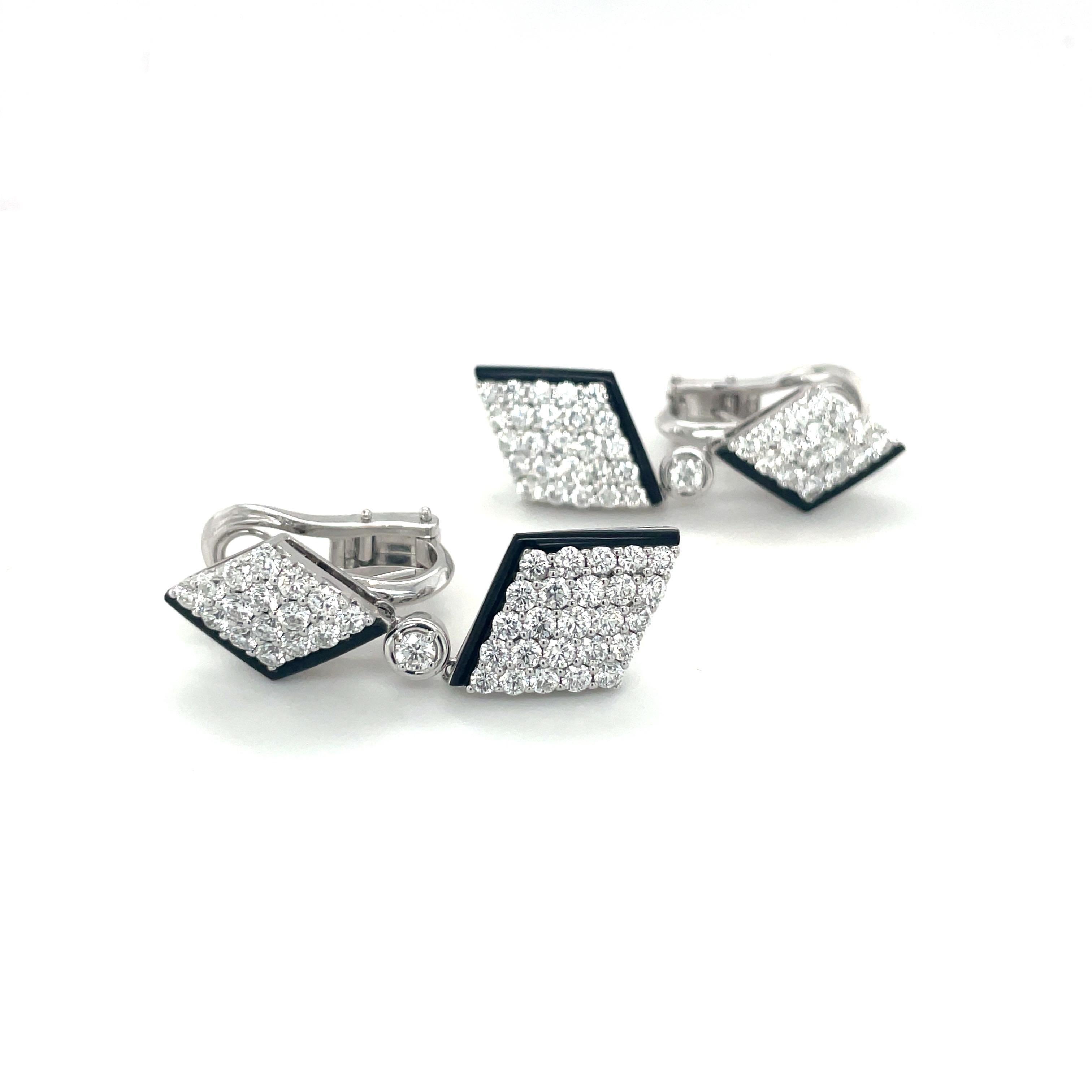 Picchiotti, boucles d'oreilles pendantes en or blanc 18 carats, diamants 4,40 carats et onyx noir Unisexe en vente