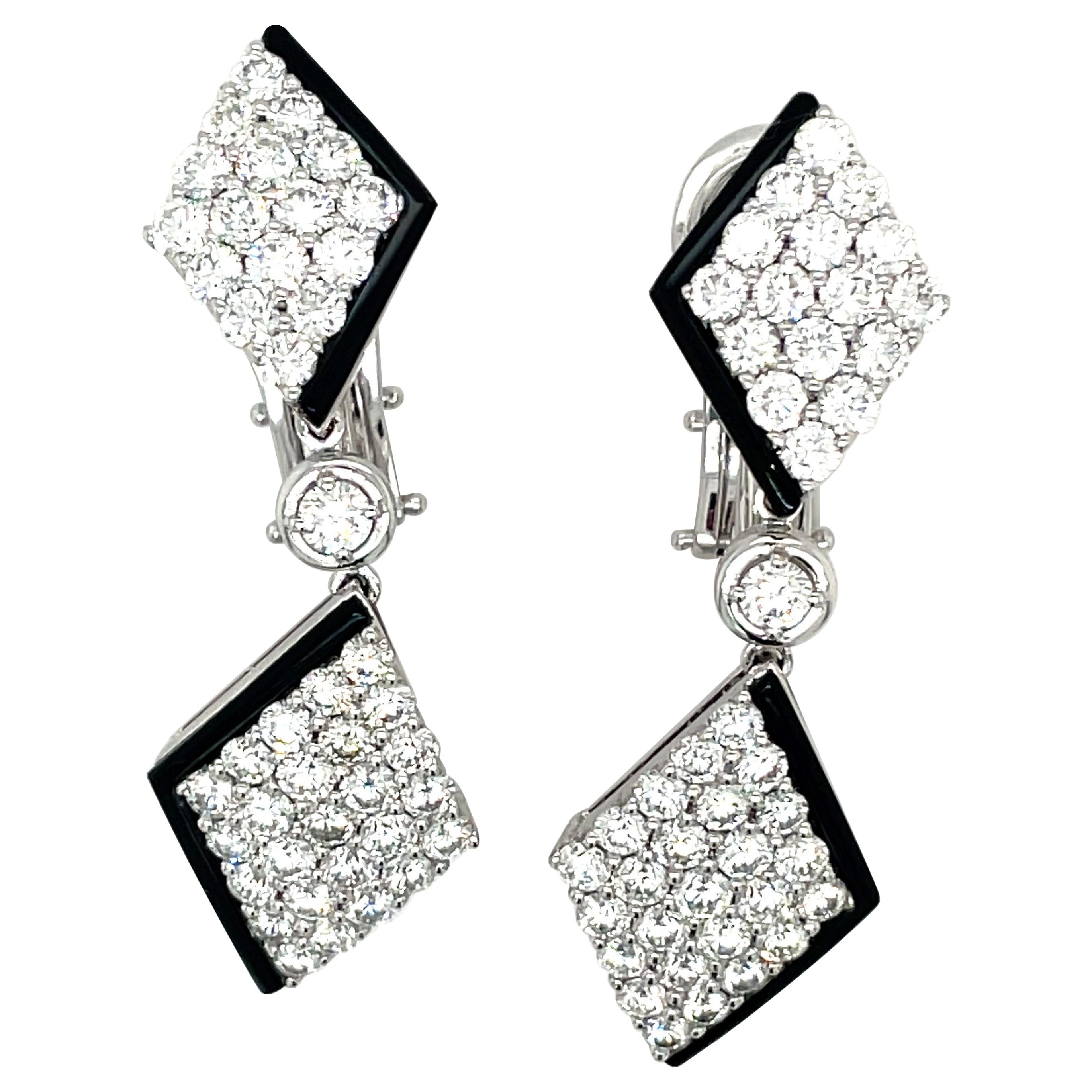 Picchiotti, boucles d'oreilles pendantes en or blanc 18 carats, diamants 4,40 carats et onyx noir