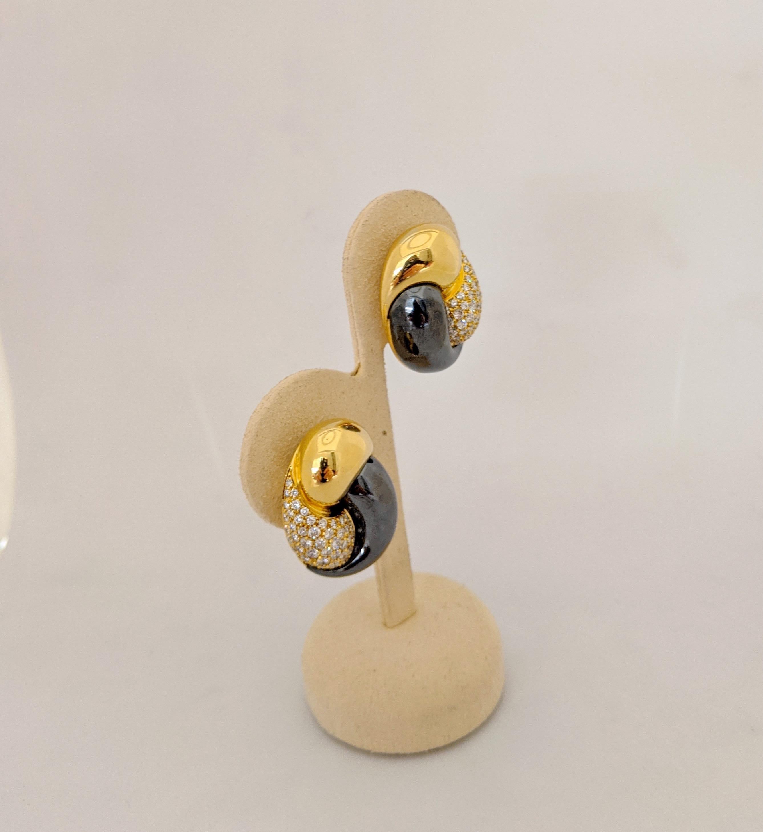 Contemporary Picchiotti 18 Karat Yellow Gold, 2.27 Carat, Diamond and Hematite Earrings For Sale