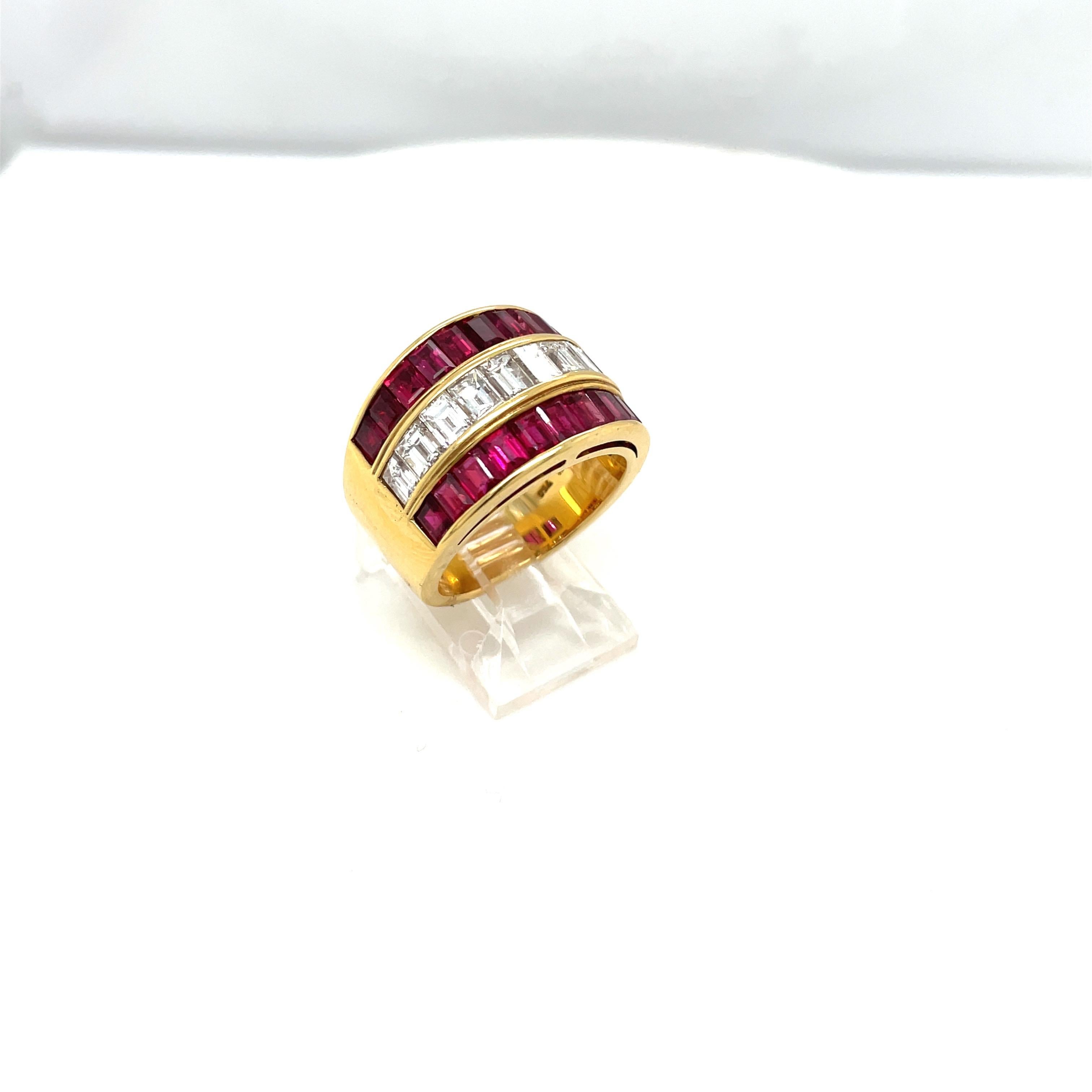 Contemporain Bague à anneau Picchiotti en or jaune 18 carats, rubis baguette 4,07 carats et diamants 2,36 carats en vente
