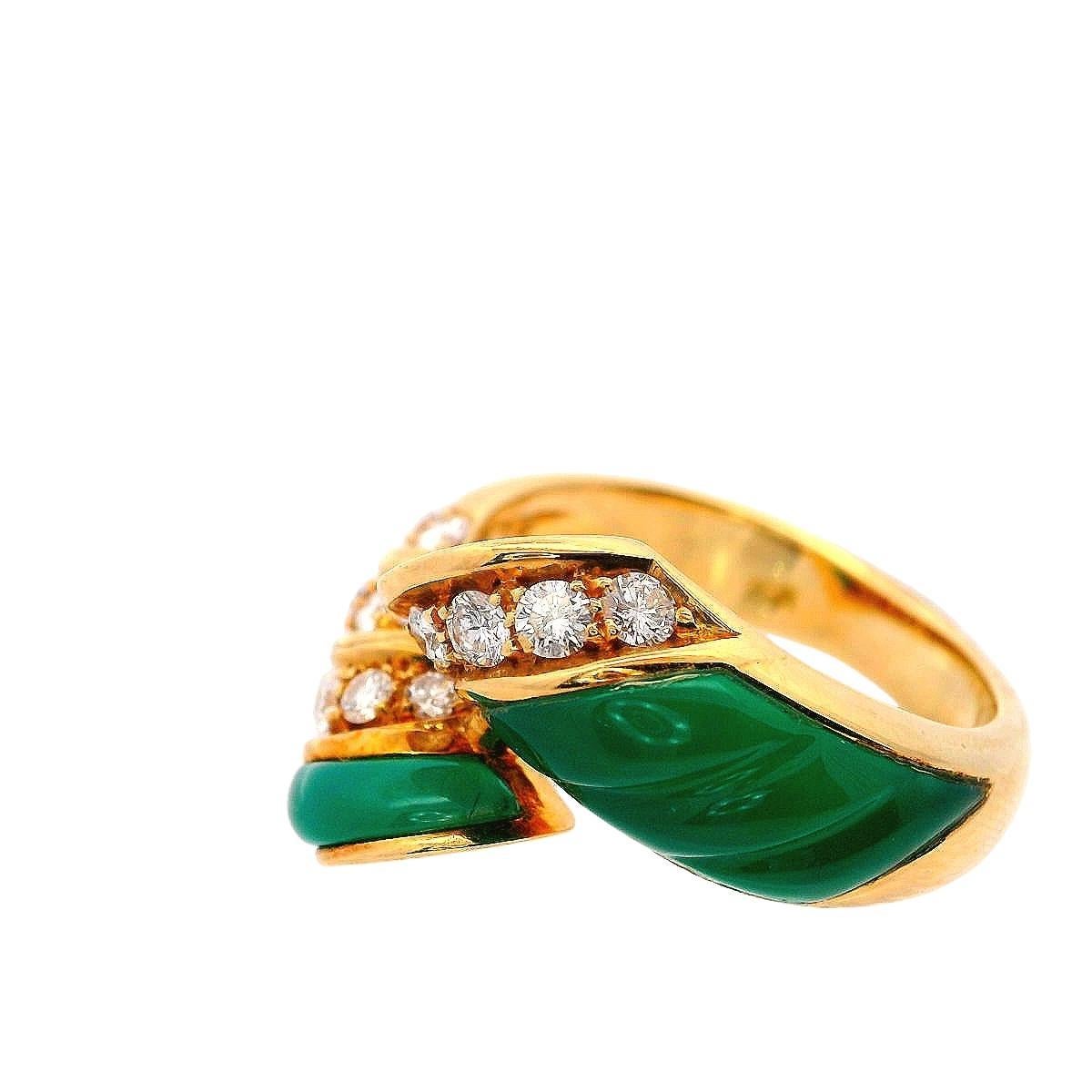Modernist PICCHIOTTI  18kt Yellow Gold Ring with Chrysoprase and Diamonds For Sale