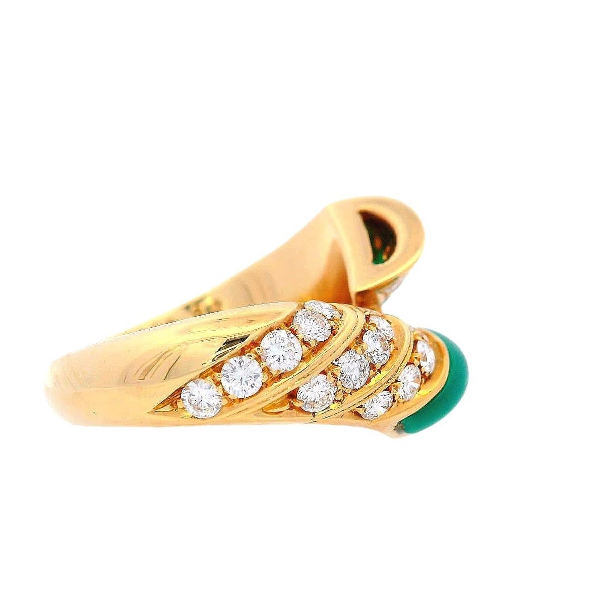 PICCHIOTTI  18kt Yellow Gold Ring with Chrysoprase and Diamonds In Excellent Condition For Sale In Aventura, FL