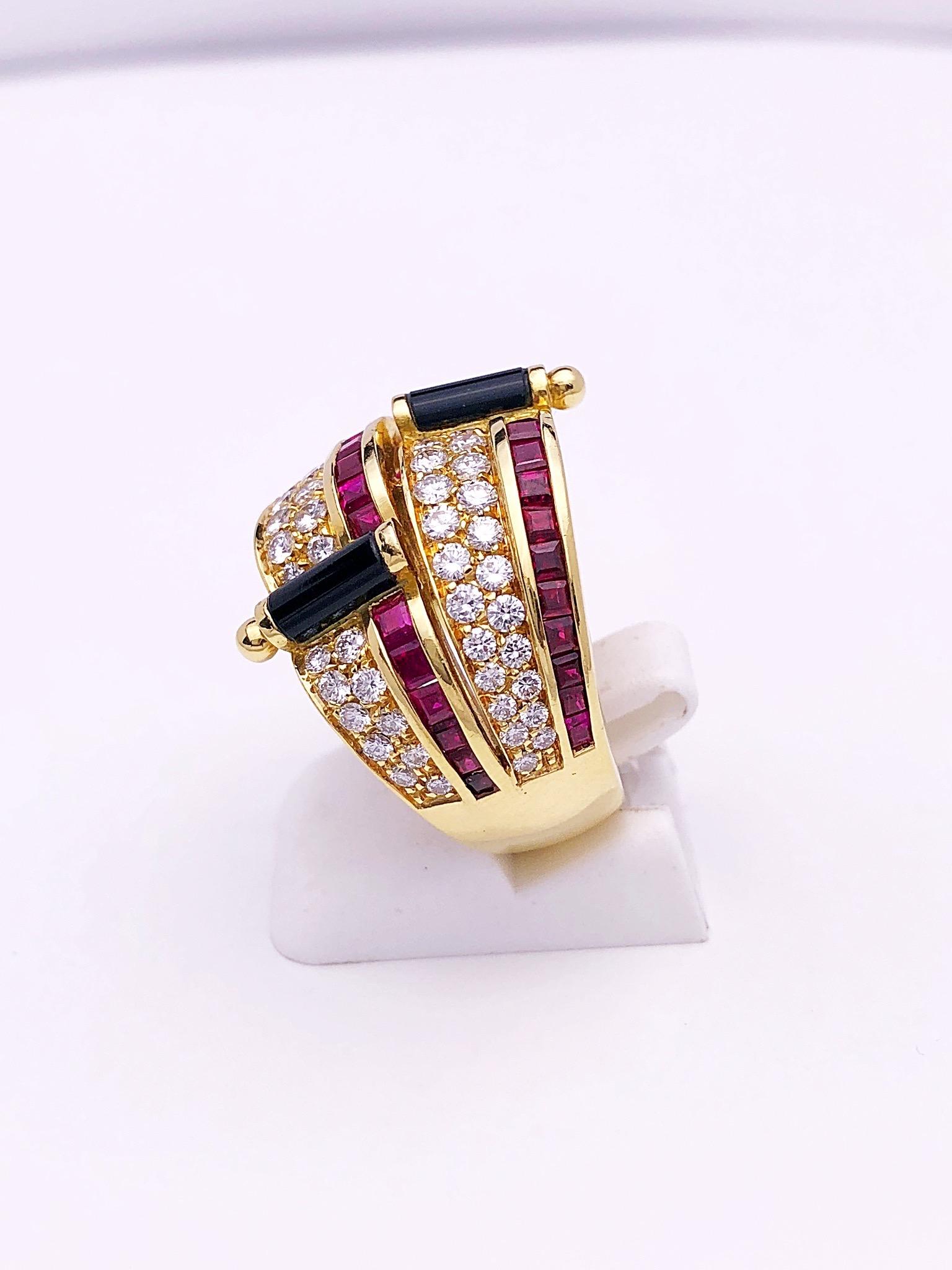 Picchiotti Ring aus 18 Karat Gelbgold mit Diamant, Rubin und schwarzem Onyx im Zustand „Neu“ im Angebot in New York, NY