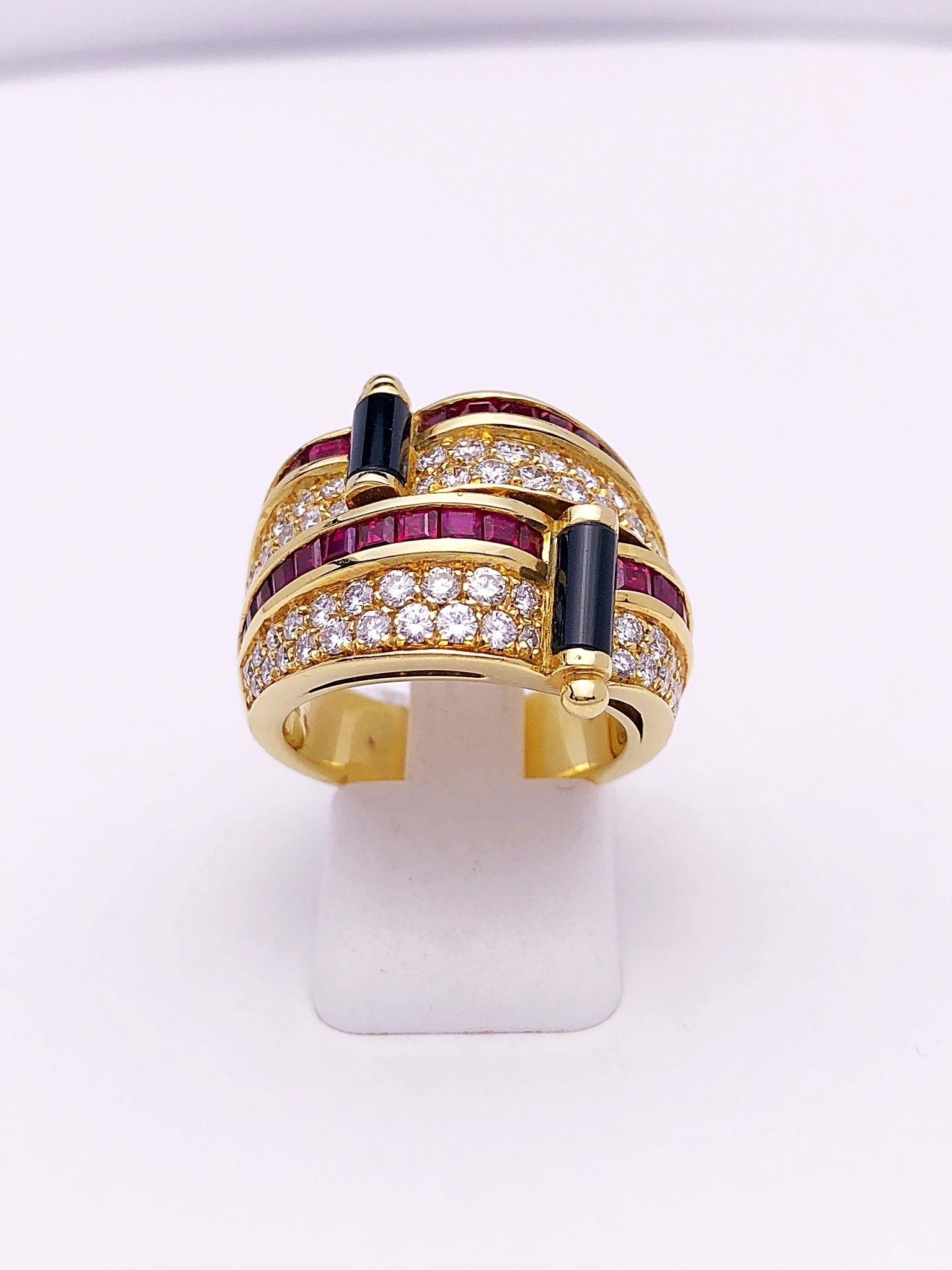 Contemporain Picchiotti Bague en or jaune 18 carats avec diamant, rubis et onyx noir en vente