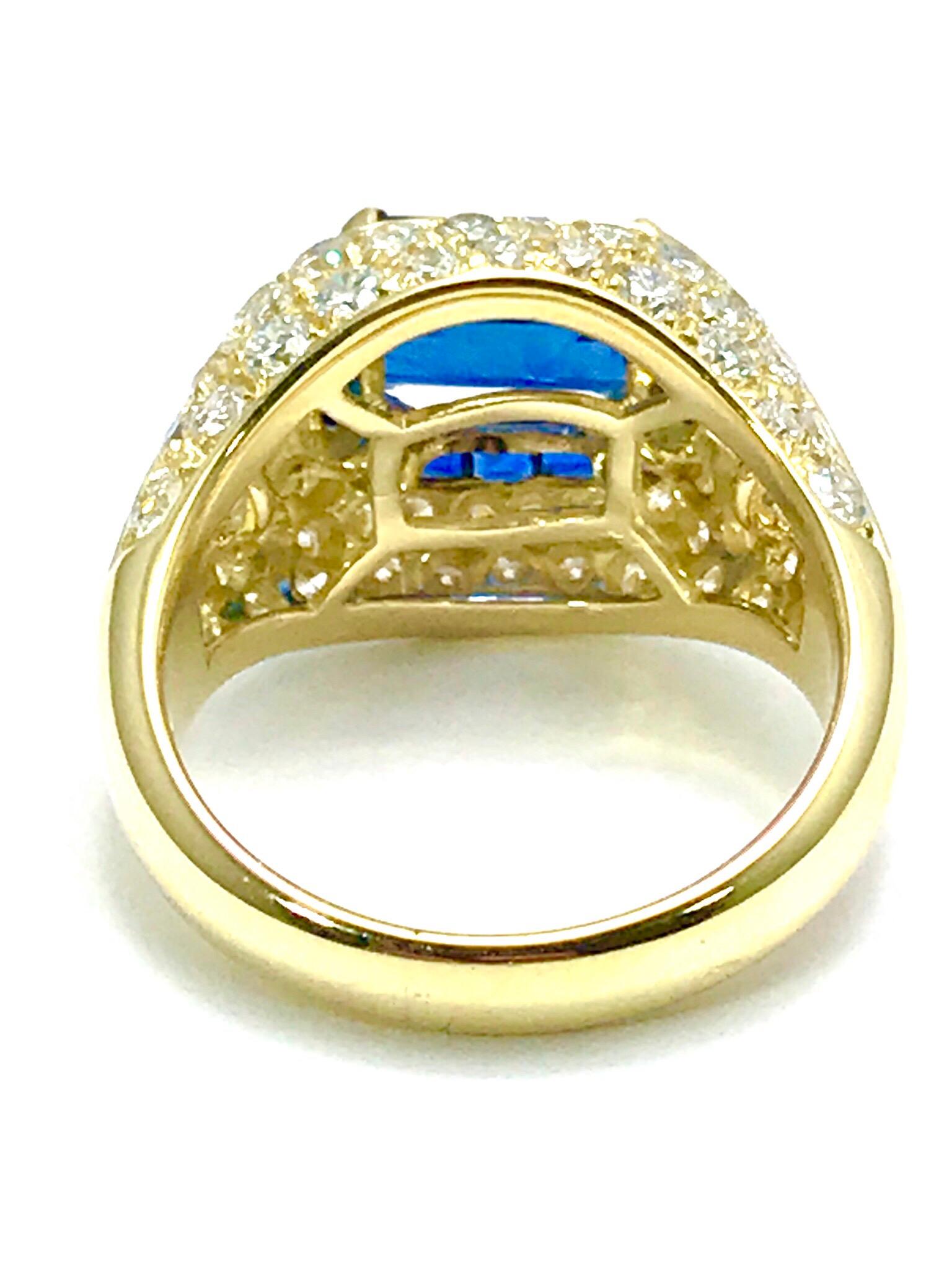 Picchiotti 2.48 Carat Emerald Cut Sapphire and Diamond Yellow Gold Ring 2