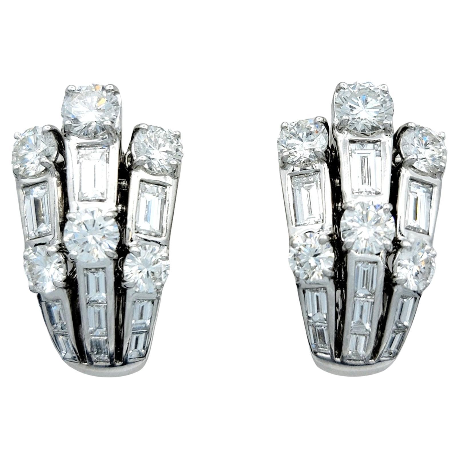 Picchiotti, boucles d'oreilles en or blanc 18 carats avec diamants ronds et baguettes de 5,00 carats au total 