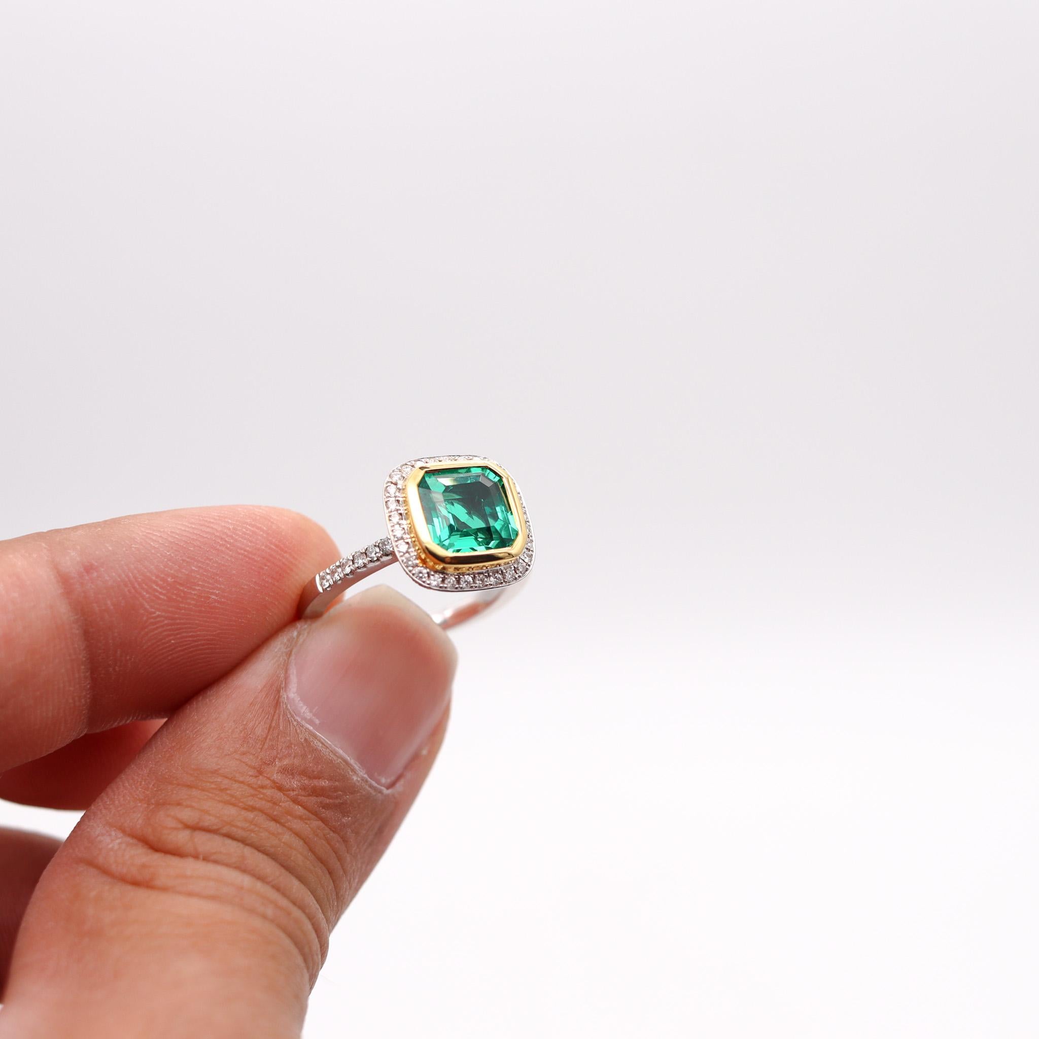 PICCHIOTTI Bague cocktail en or 18 carats avec 4,77 carats d'émeraudes et de diamants Excellent état - En vente à Miami, FL