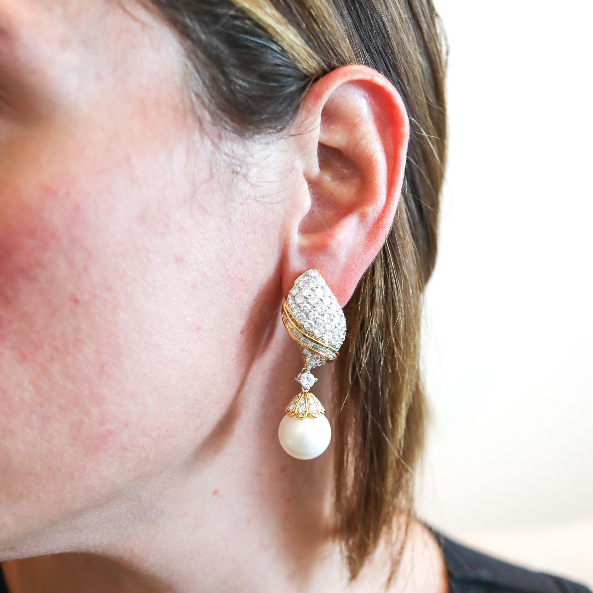 Picchiotti Hängeohrringe aus 18Kt Gold mit 18,16 Ctw Diamanten und Perlen im Angebot 1