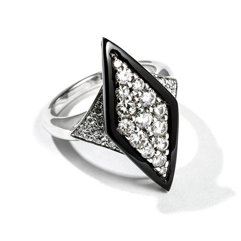 Round Cut Picchiotti Diamond and Onyx Ring 18 Karat White Gold 1.09 Carat For Sale