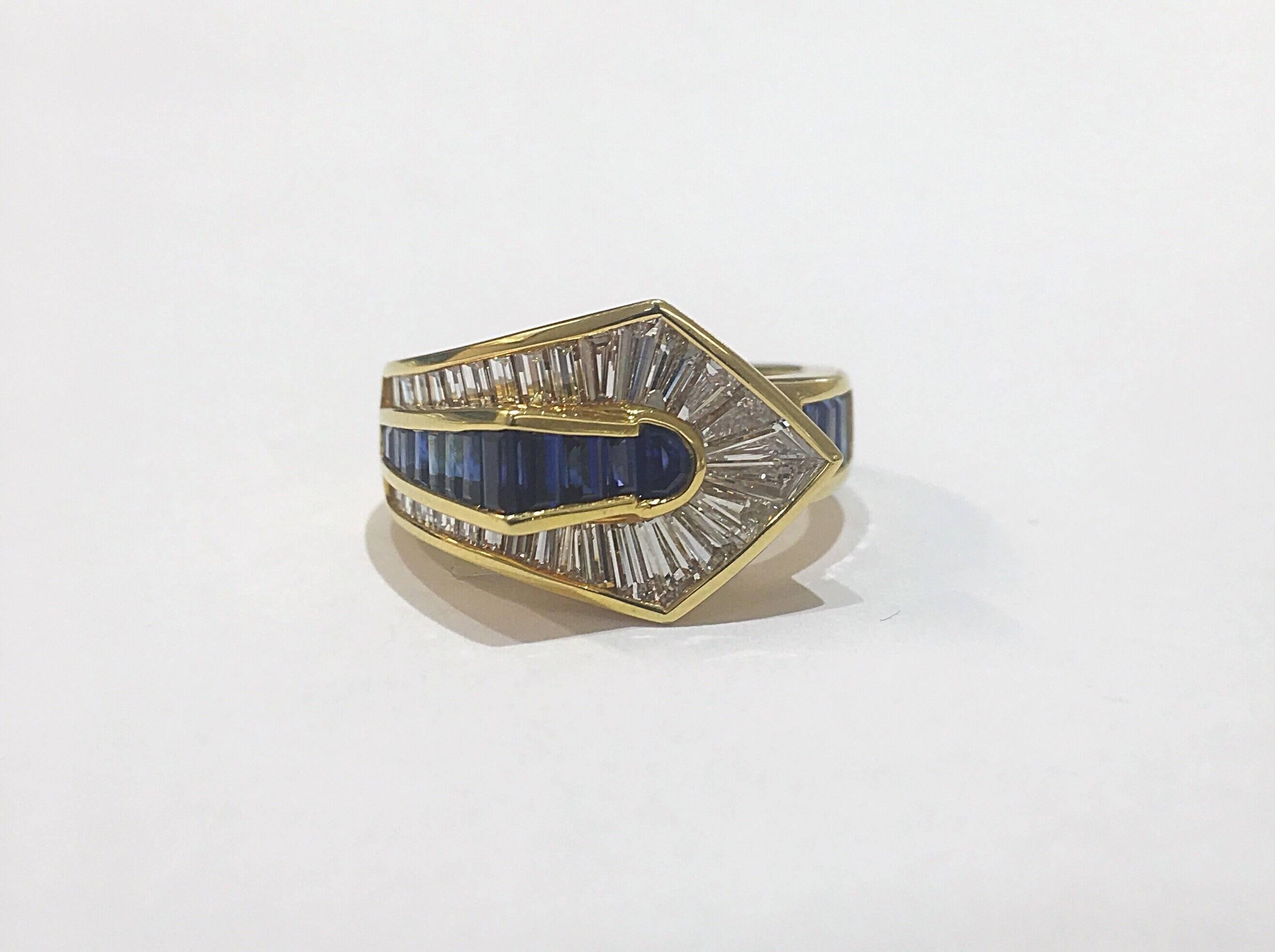 Picchiotti Unsichtbar gefasster Baguette-Ring mit Diamanten und Saphiren (Baguetteschliff) im Angebot