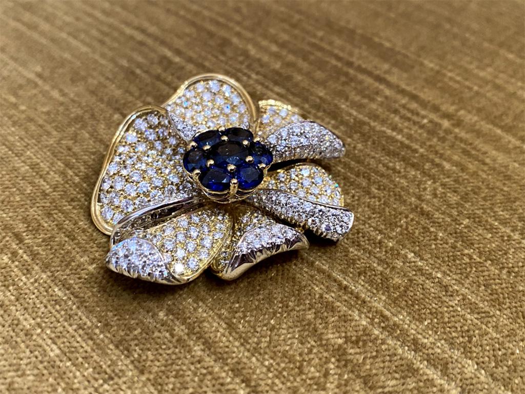 Picchiotti Sapphire and Diamond Flower Brooch in 18k Yellow Gold Large For Sale 1