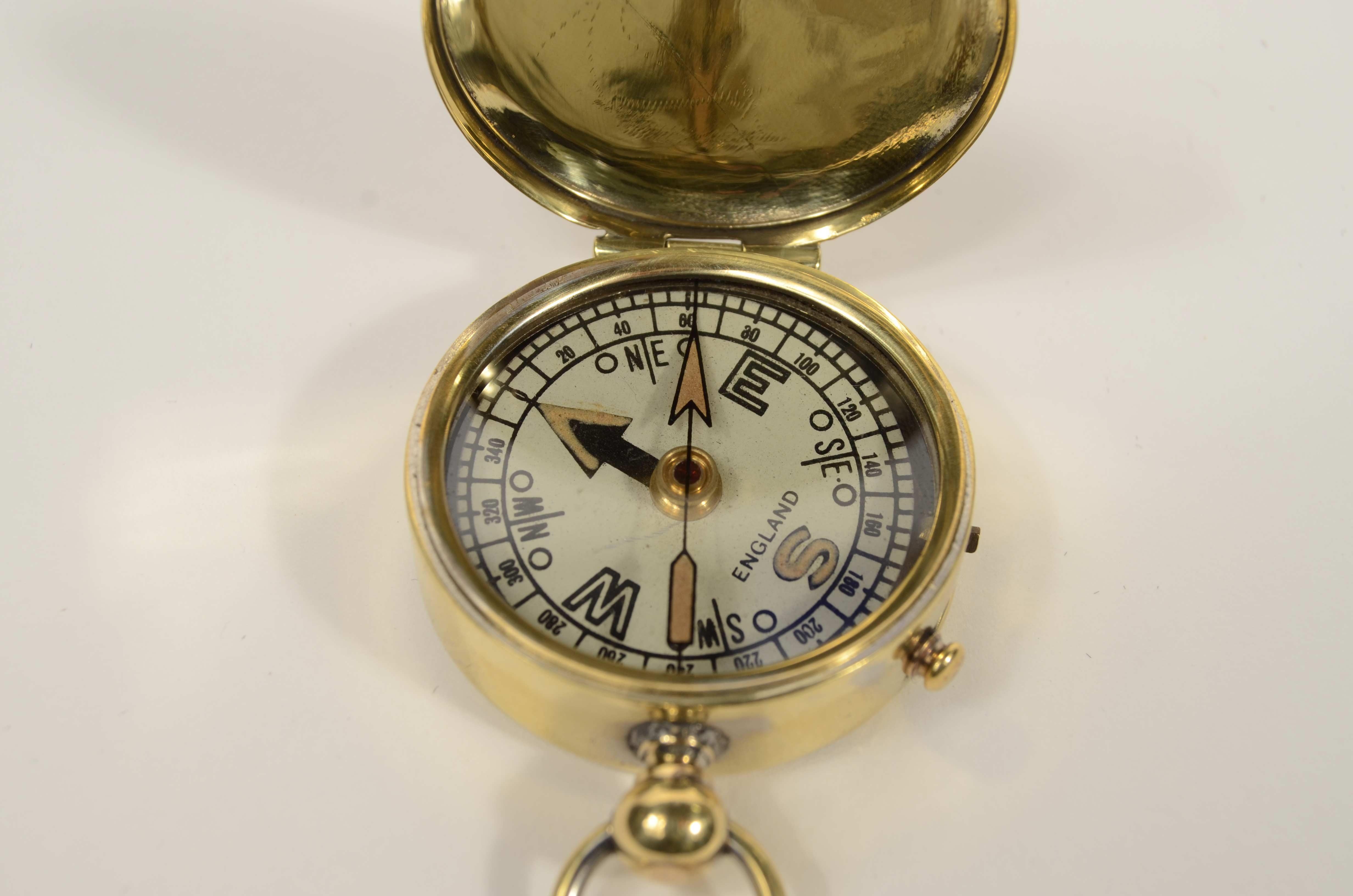 Kleiner Kompass aus Messing, der von britischen Offizieren im ersten Krieg benutzt wurde (Early 20th Century) im Angebot