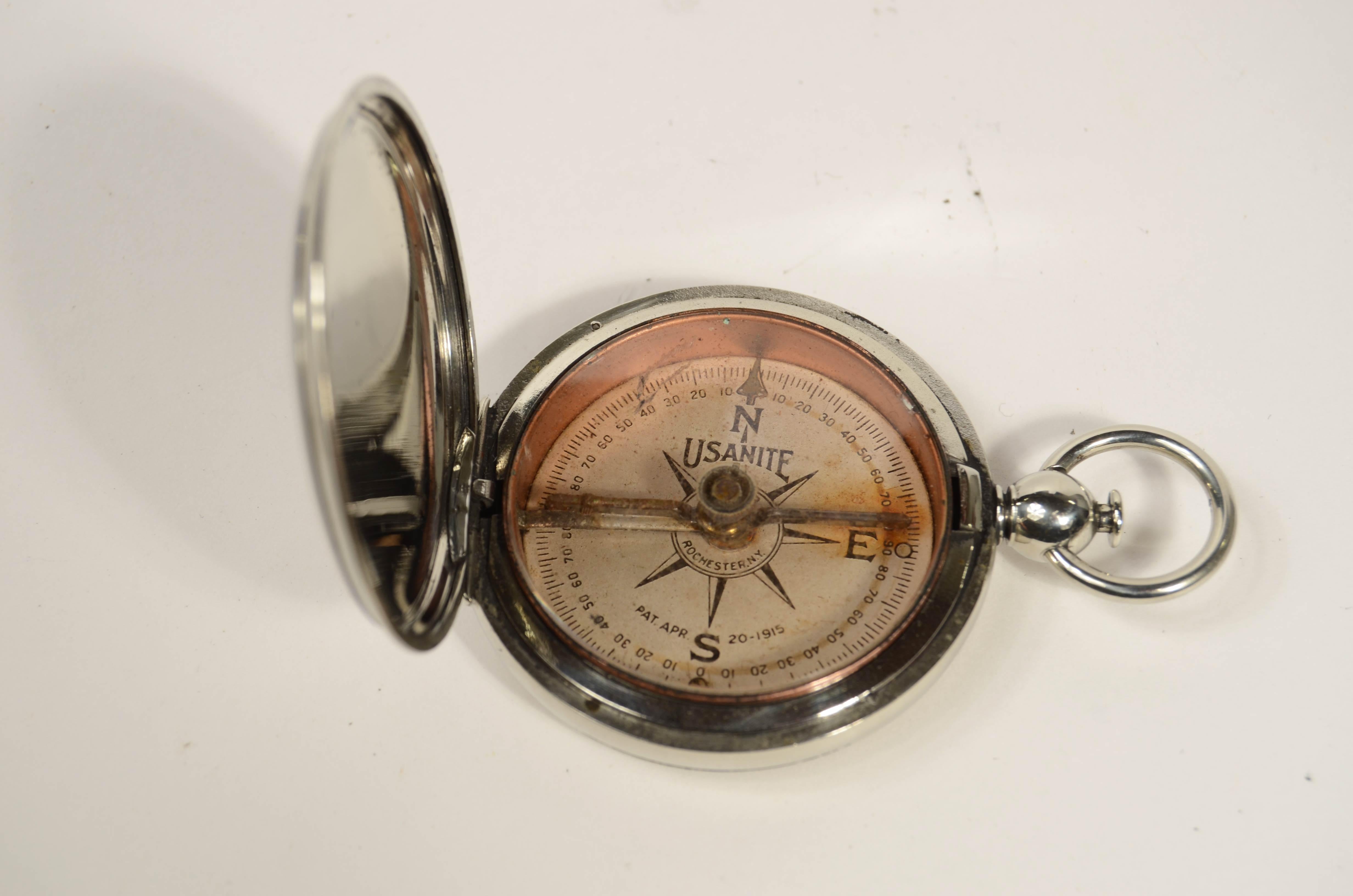 Petite boussole de poche en laiton chromé pour l'armée américaine en 1917 Bon état - En vente à Milan, IT