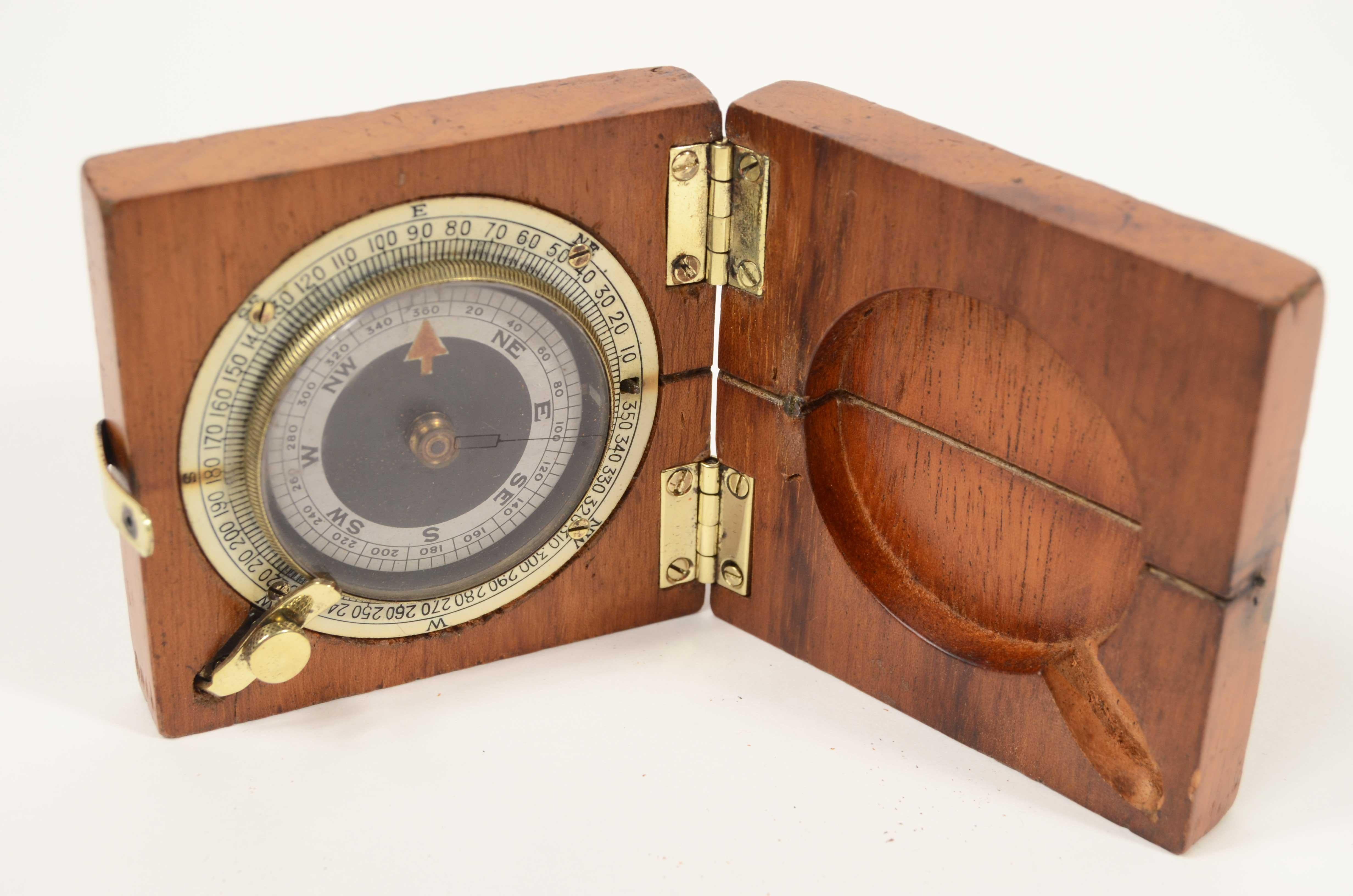 Piccola bussola in mogano e ottone in uso agli ufficiali aviazione inglese 1915 in vendita 5