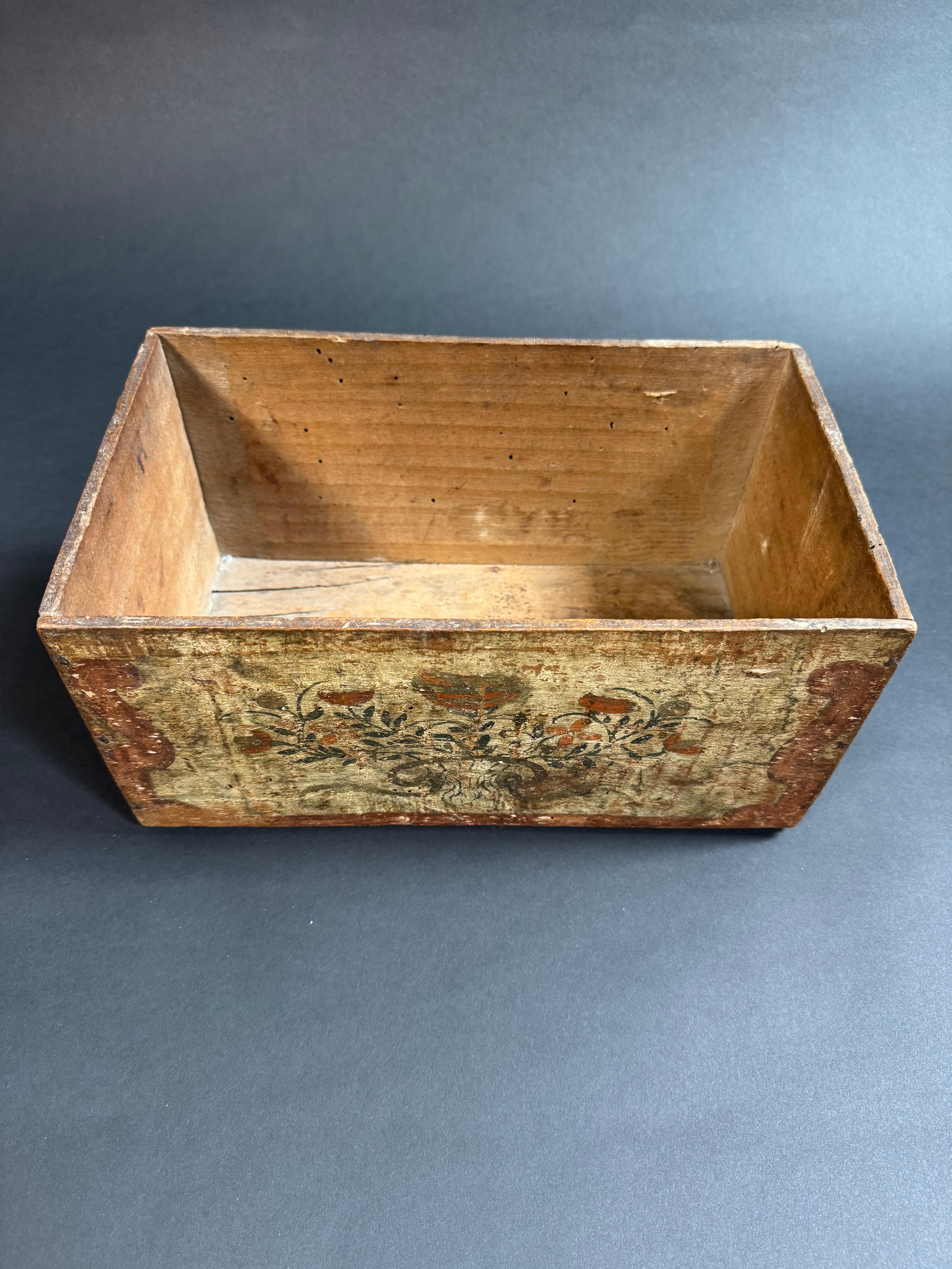 Piccola cassetta in legno dipinta - Puglia XVIII secolo en vente 9