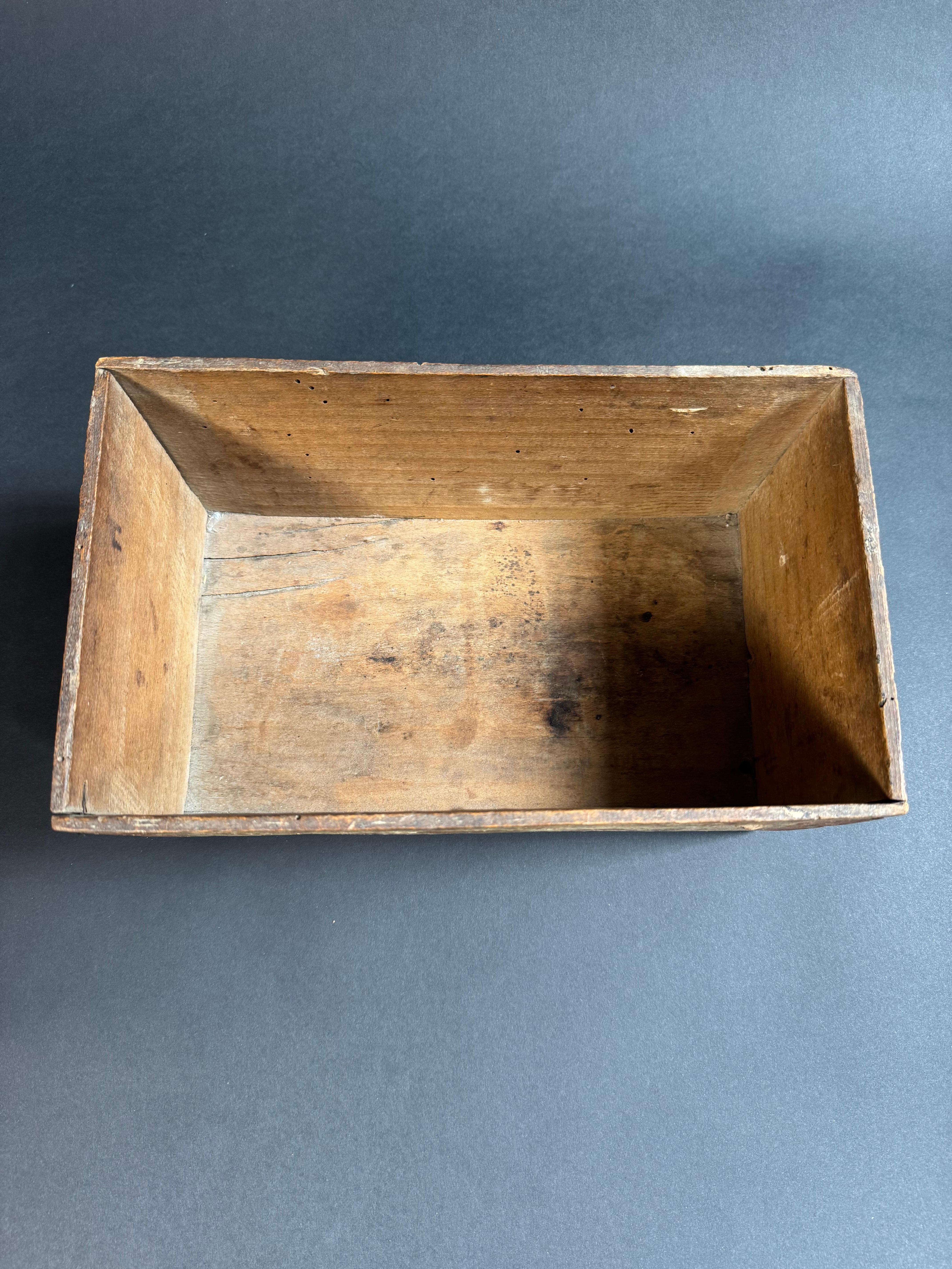 Piccola cassetta in legno dipinta - Puglia XVIII secolo en vente 10