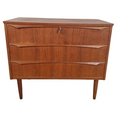 Small teak chest of drawers, Mid-century Danish