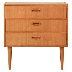 Small Scandinavian oak chest of drawers