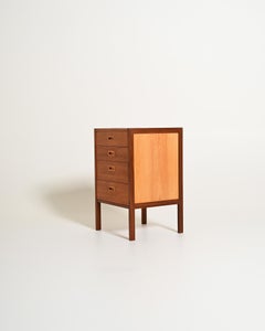 Kleine skandinavische Kommode aus Teakholz von Gillis Lundgren, 1960er Jahre