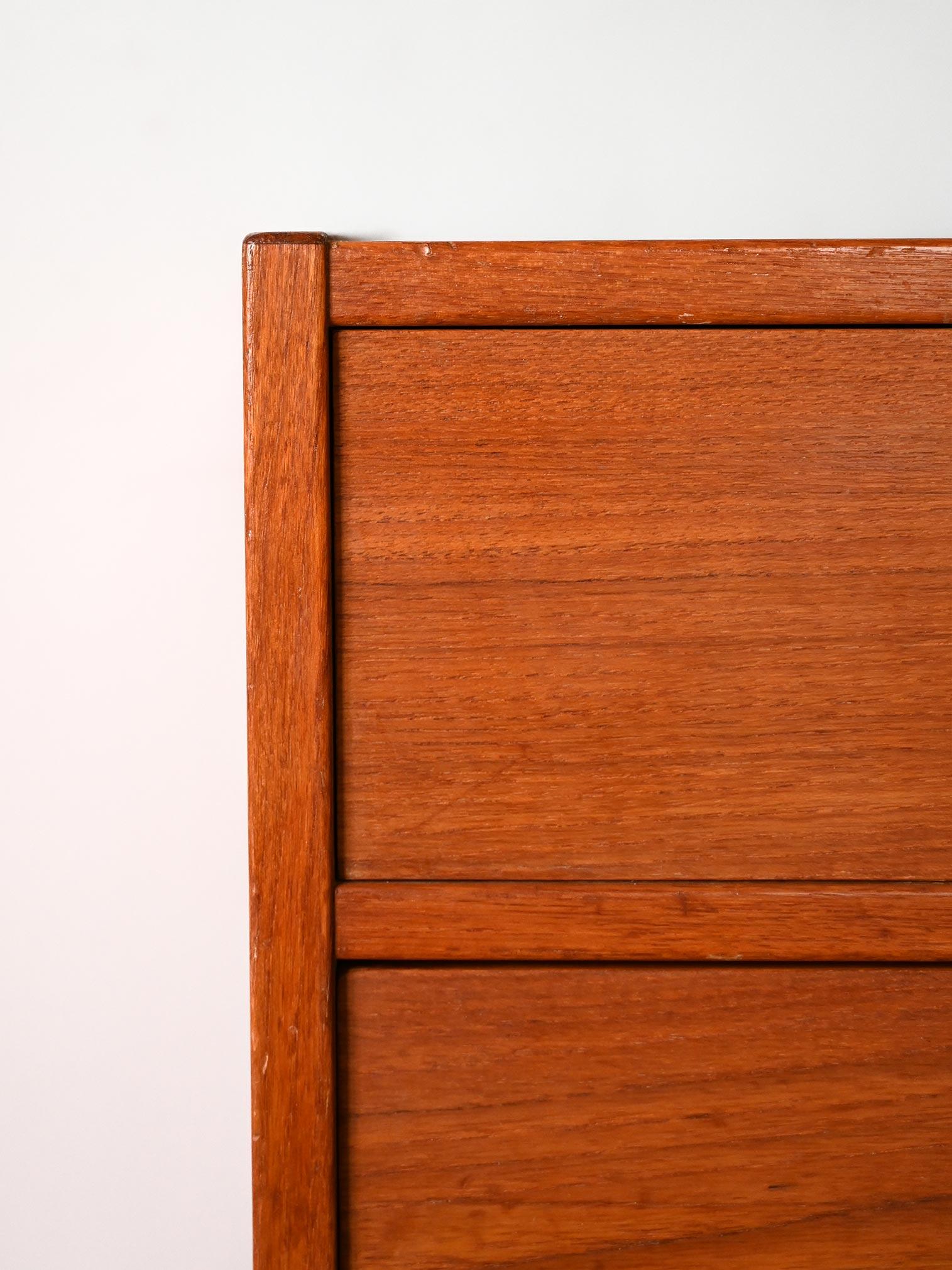 Small Scandinavian teak chest of drawers For Sale 1