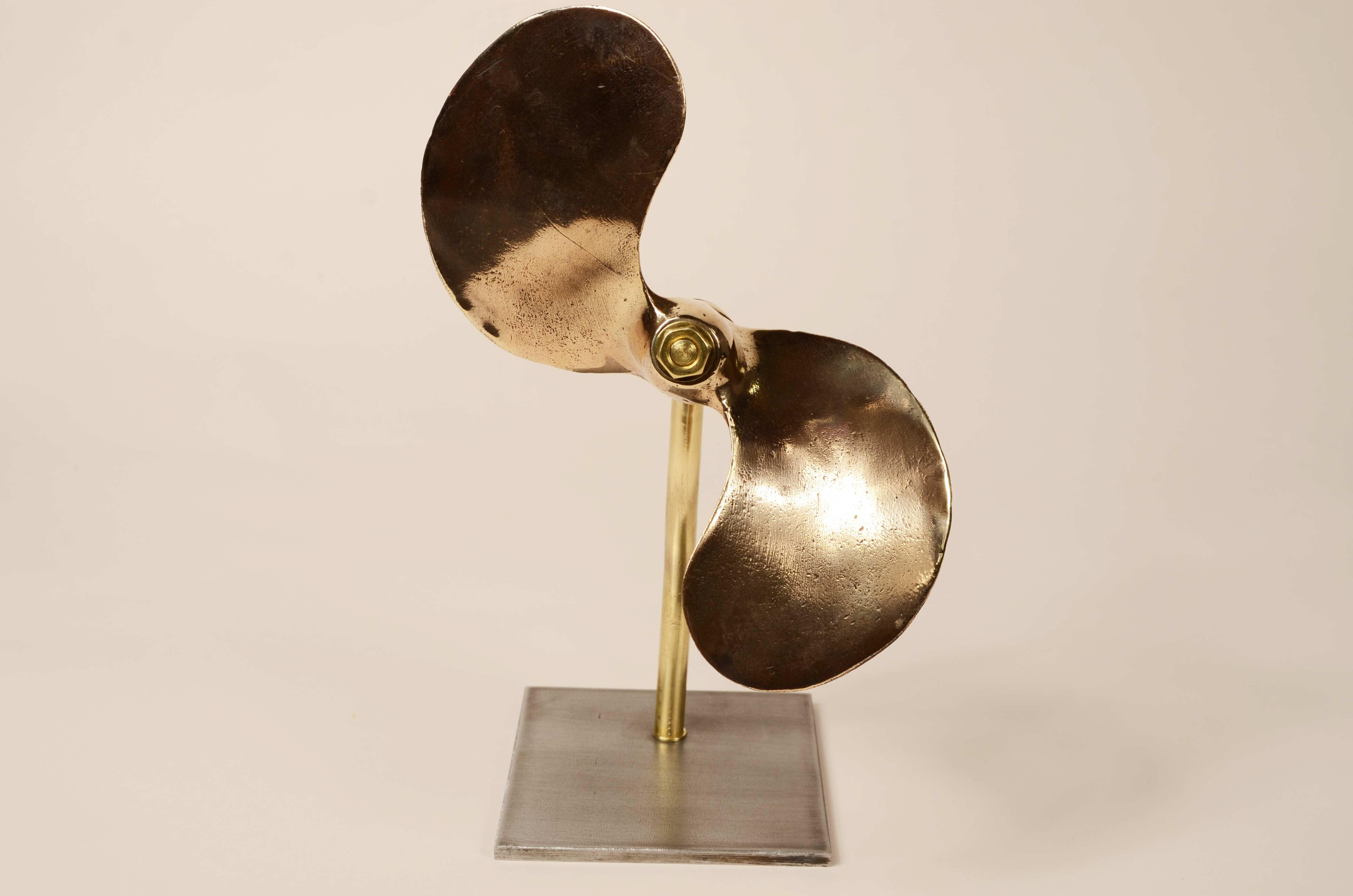 Small propeller  bronze bipalas, British manufacture of the 1930s In Good Condition For Sale In Milan, IT