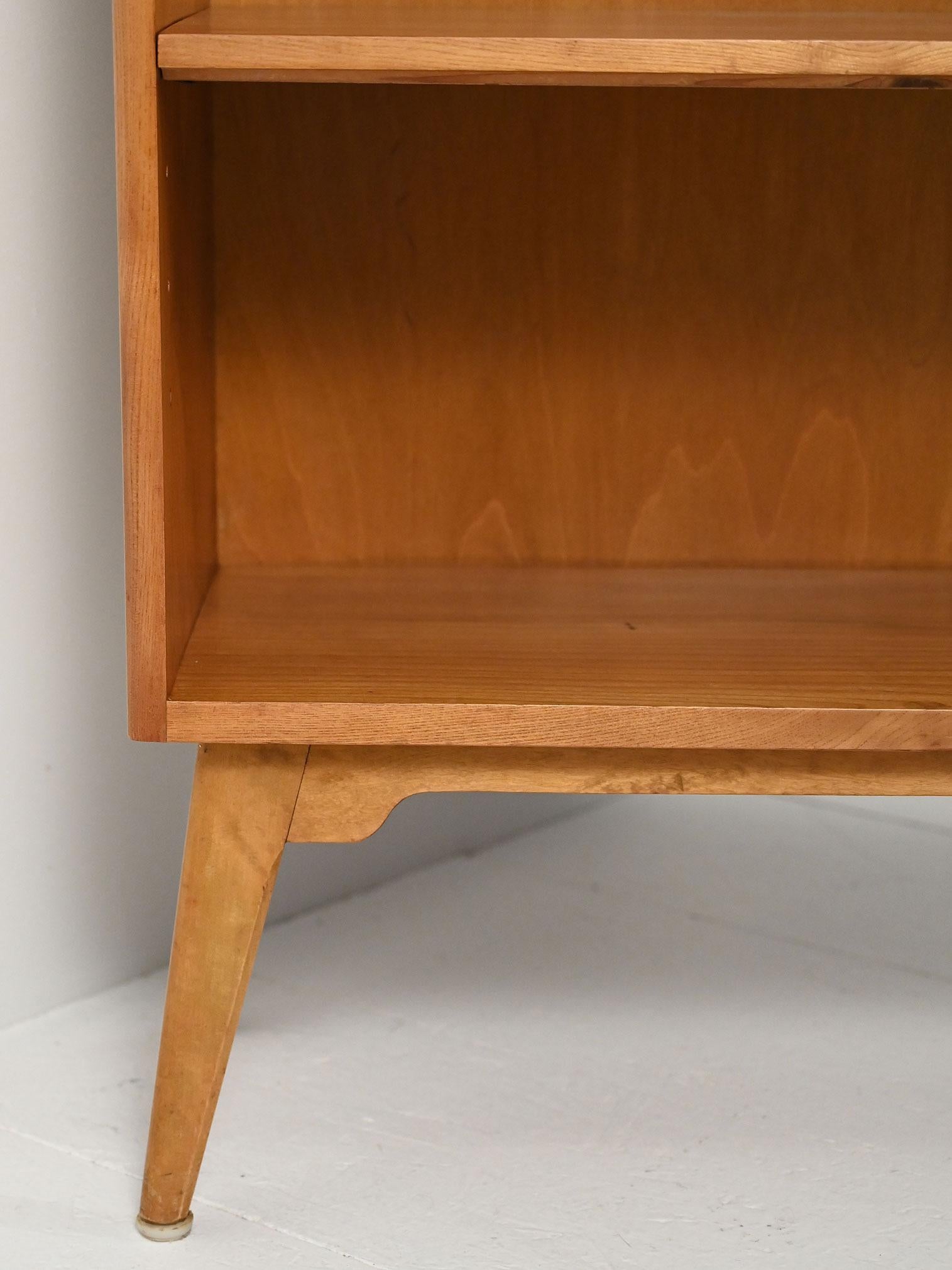 Olmo Piccola libreria scandinava anni ’50 in olmo in vendita