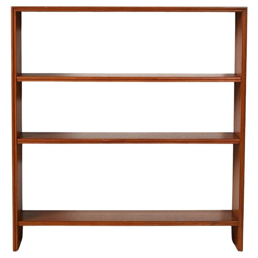Piccola libreria scandinava in teak con ripiani regolabili
