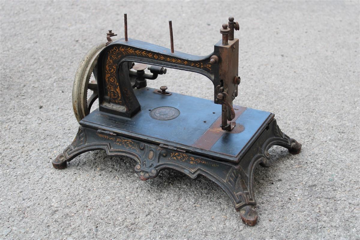 Small Cast Iron Sewing Machine 1890 Junker & Ruh Art Nouveau Germany For Sale 6