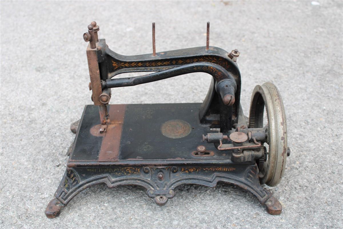 Small Cast Iron Sewing Machine 1890 Junker & Ruh Art Nouveau Germany For Sale 11